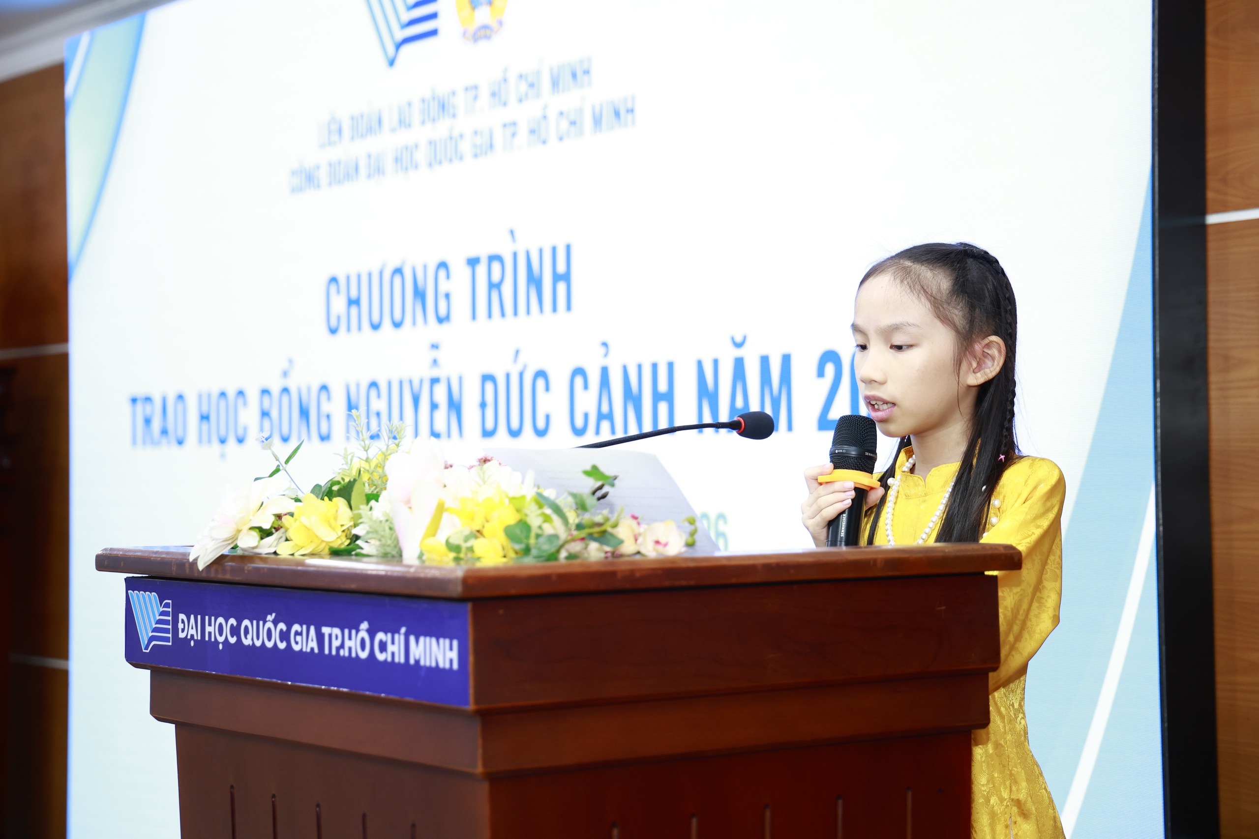 C&ocirc;ng đo&agrave;n Đại học Quốc gia TPHCM tiếp sức học sinh v&agrave; tri &acirc;n người lao động - Ảnh 7.