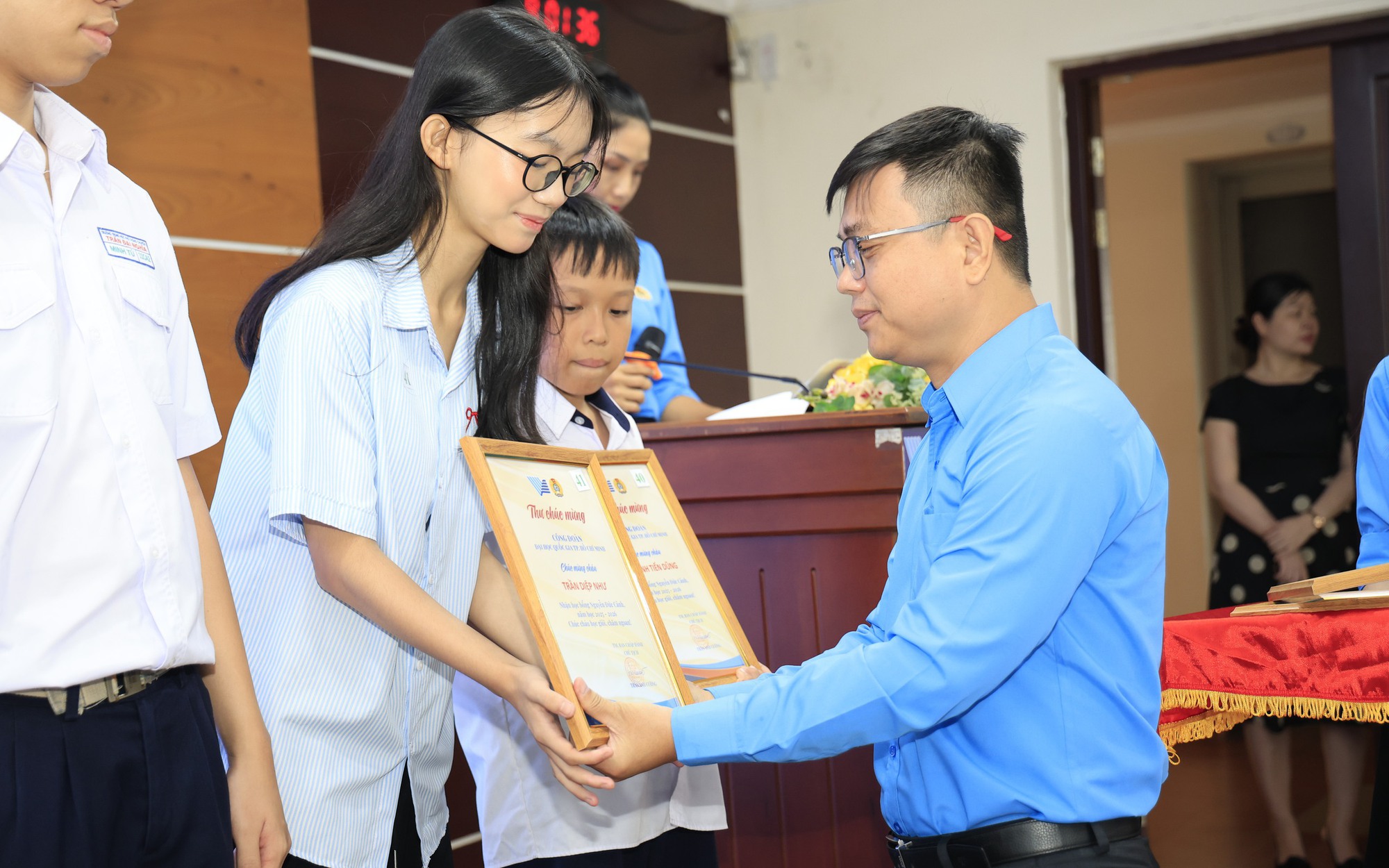Tiếp sức học sinh và tri ân người lao động
