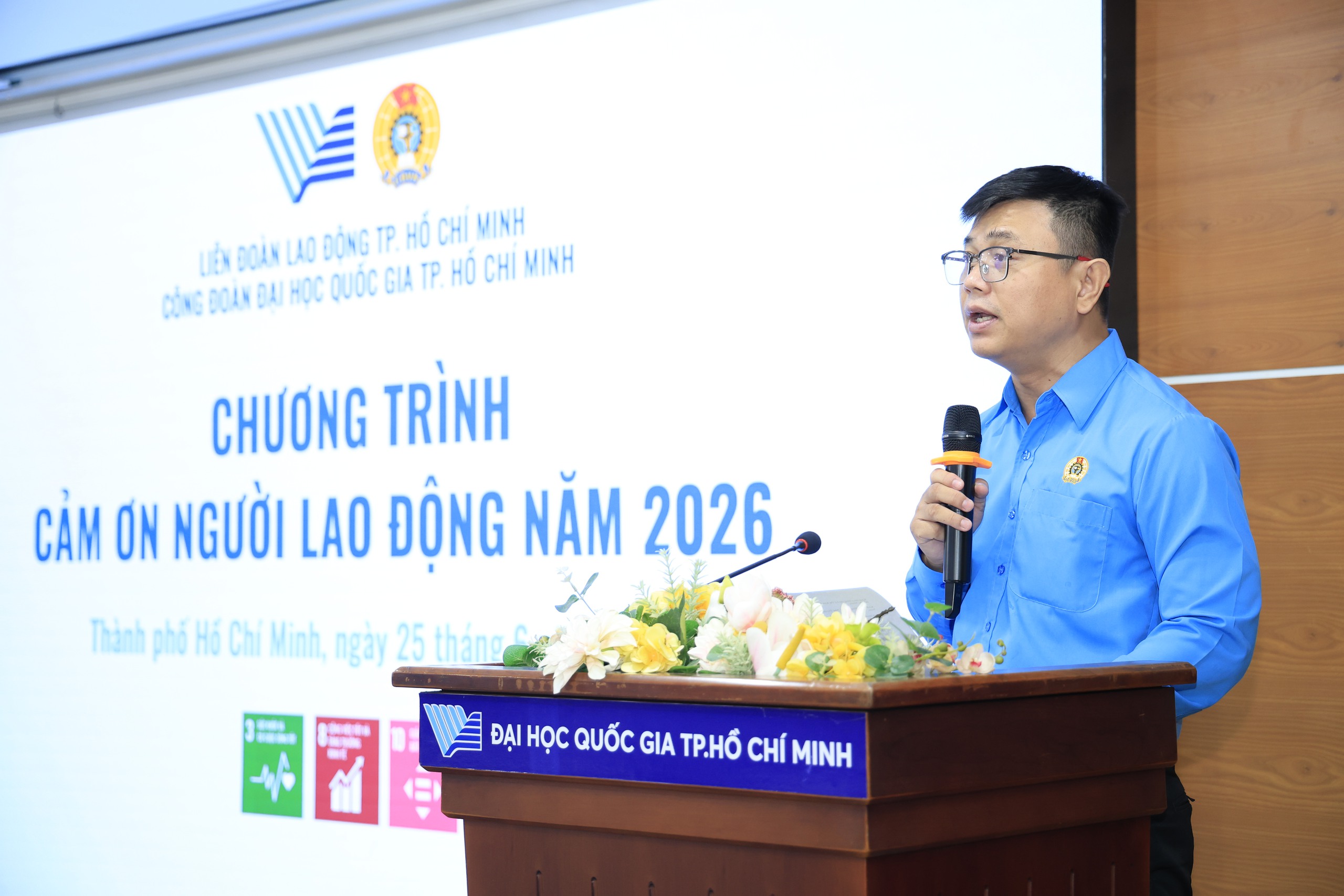 C&ocirc;ng đo&agrave;n Đại học Quốc gia TPHCM tiếp sức học sinh v&agrave; tri &acirc;n người lao động - Ảnh 8.