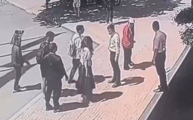 Triệu tập nữ shipper hành hung, nắm tóc kéo lê nữ khách hàng trẻ