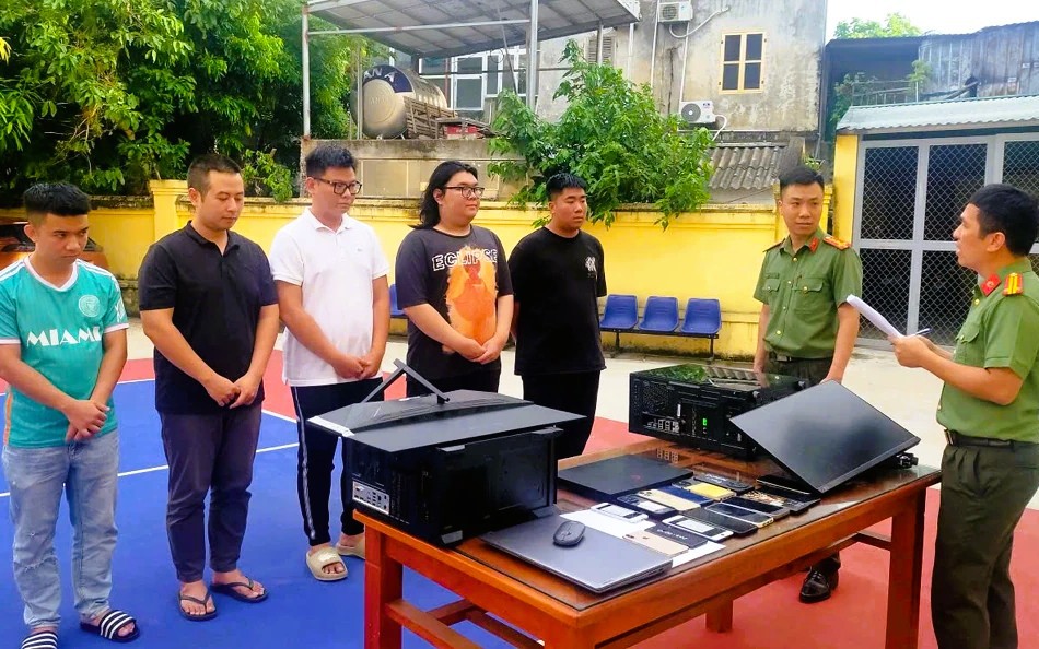 Dùng phần mềm tinh vi vượt qua bảo mật sinh trắc học mua bán trái phép 1.000 tài khoản ngân hàng