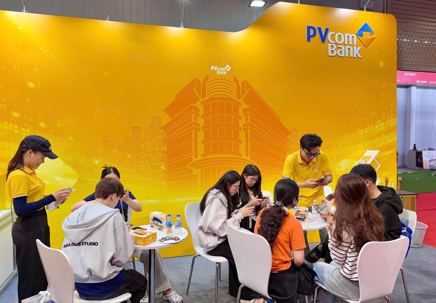 PVcomBank mang trải nghiệm ng&acirc;n h&agrave;ng số hiện đại đến Vietbuild TP HCM 2026 - Ảnh 1.