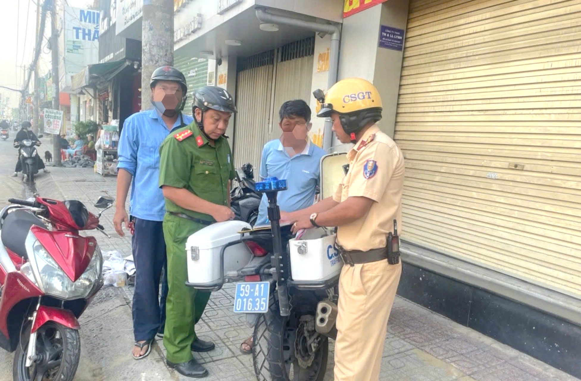 CSGT phát hiện nhiều lỗi của công trình thi công ở TPHCM - Ảnh 2.