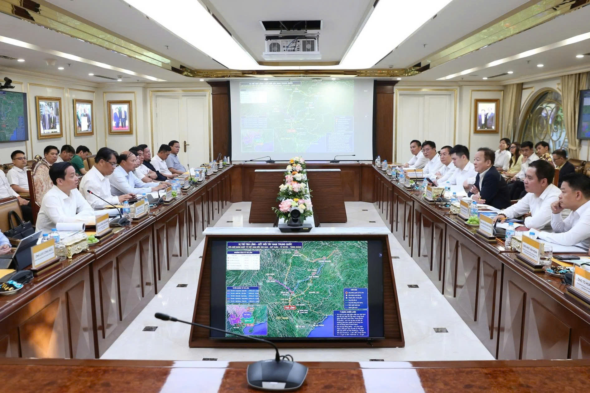 Cao Bằng mời gọi T&T Group nghi&ecirc;n cứu ph&aacute;t triển m&ocirc; h&igrave;nh kinh tế cửa khẩu mới - Ảnh 1.