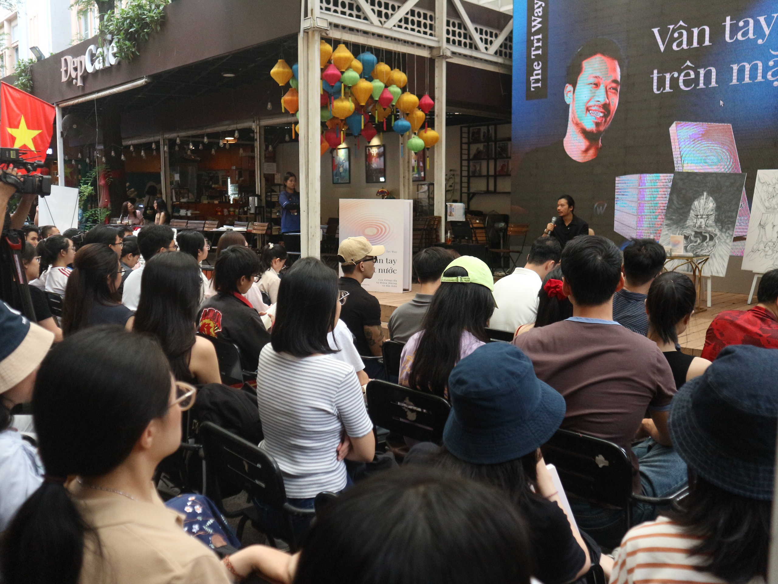 "Vân tay trên mặt nước": Hành trình đối thoại đầy nhân bản - Ảnh 2.