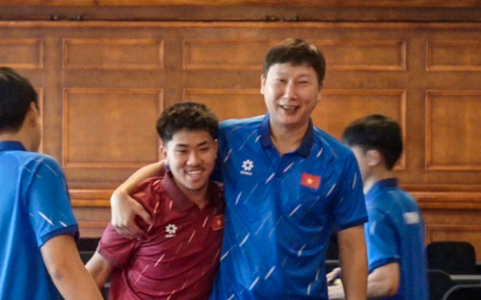 Khoa Ngô chia tay tuyển Việt Nam vì chấn thương