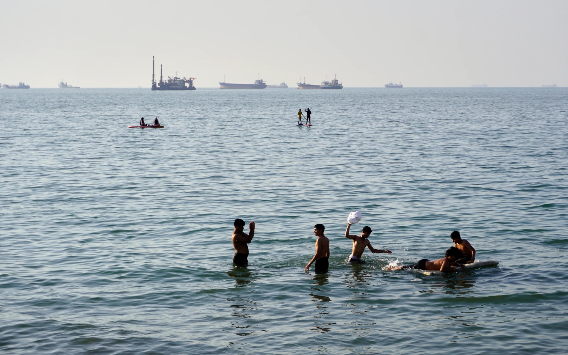 Chiến sự Trung Đông ngày 27-6: Bahrain hứng không kích, thêm tàu chở dầu bị tấn công ở Hormuz - Ảnh 1.