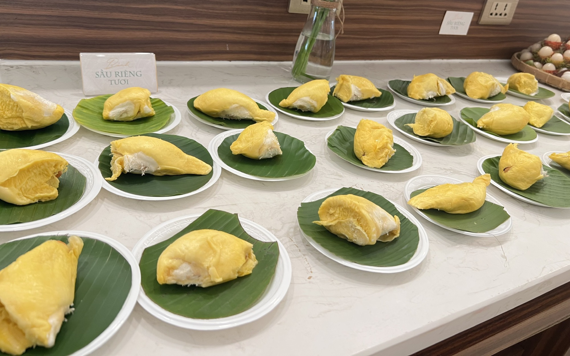 CLIP: Thưởng thức buffet sầu riêng ở Cần Thơ