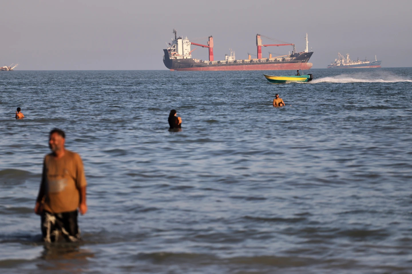 Mỹ - Iran lại căng thẳng về Hormuz - Ảnh 1.