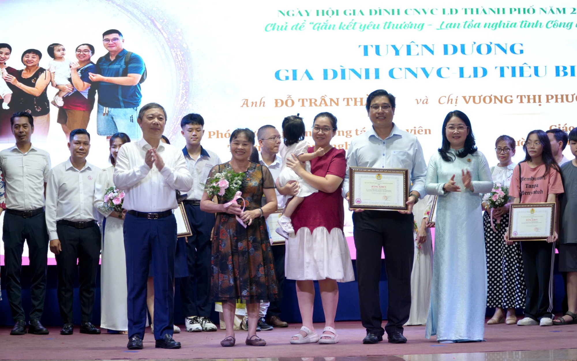 77 gia đình tiêu biểu được tuyên dương tại Ngày hội Gia đình công nhân, viên chức, lao động