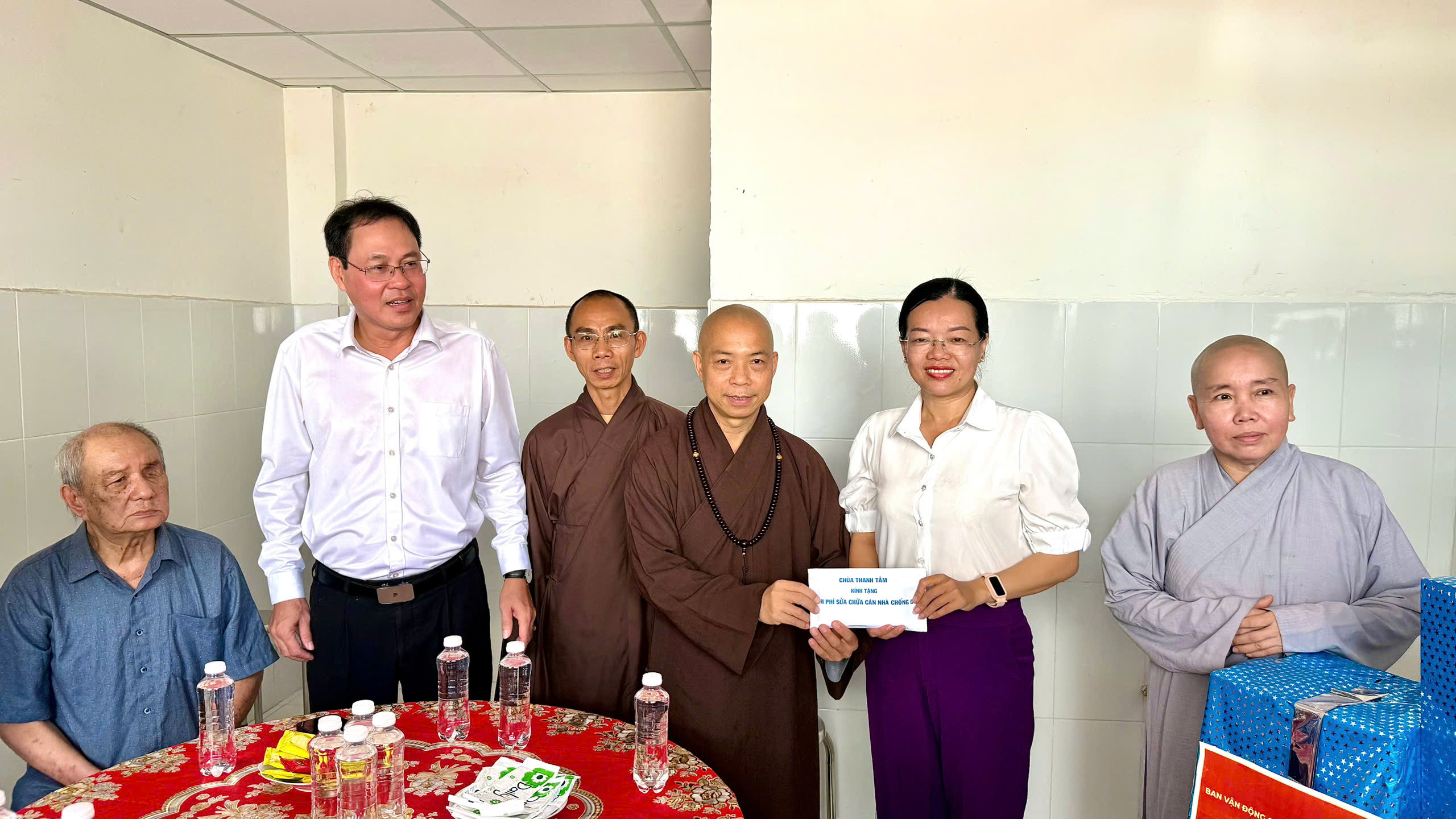 X&atilde; B&igrave;nh Lợi, TPHCM: Ra mắt c&ocirc;ng tr&igrave;nh tuyến đường hoa kiểu mẫu gắn với chuyển đổi số - Ảnh 13.