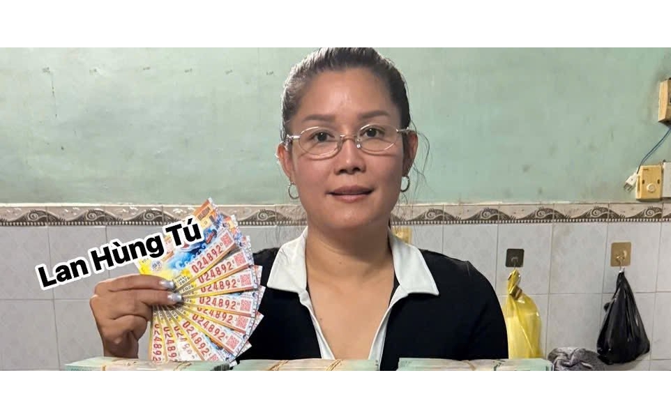 Đại lý tìm khách hàng trúng độc đắc 32 vé xổ số miền Nam