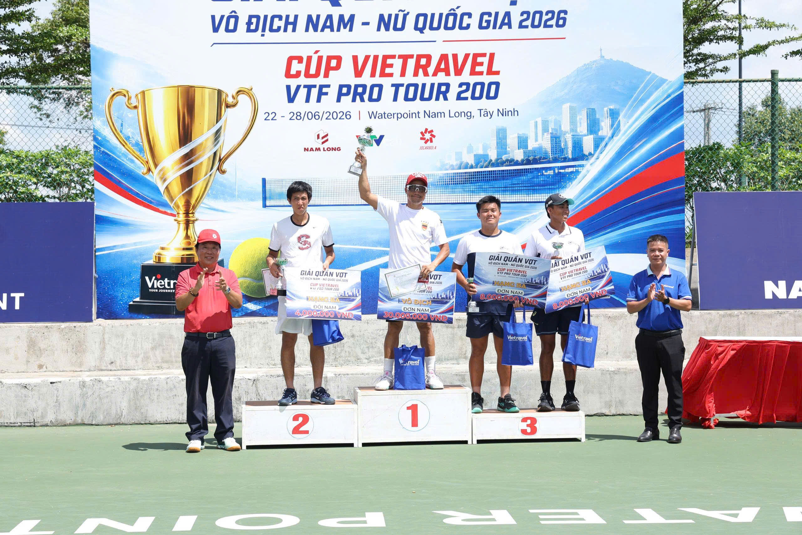 L&atilde;o tướng Ho&agrave;ng Th&agrave;nh Trung v&ocirc; địch VTF Pro Tour 200 - Ảnh 1.