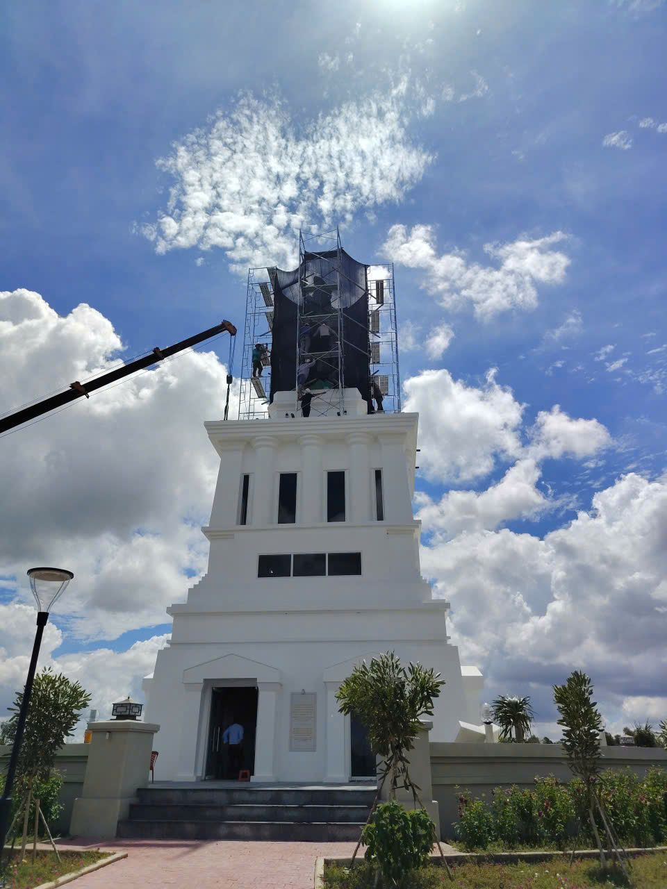 Chủ tịch UBND tỉnh Tây Ninh chỉ đạo kiểm tra vụ tượng Nữ thần Khai phóng tại E . City - Ảnh 1.