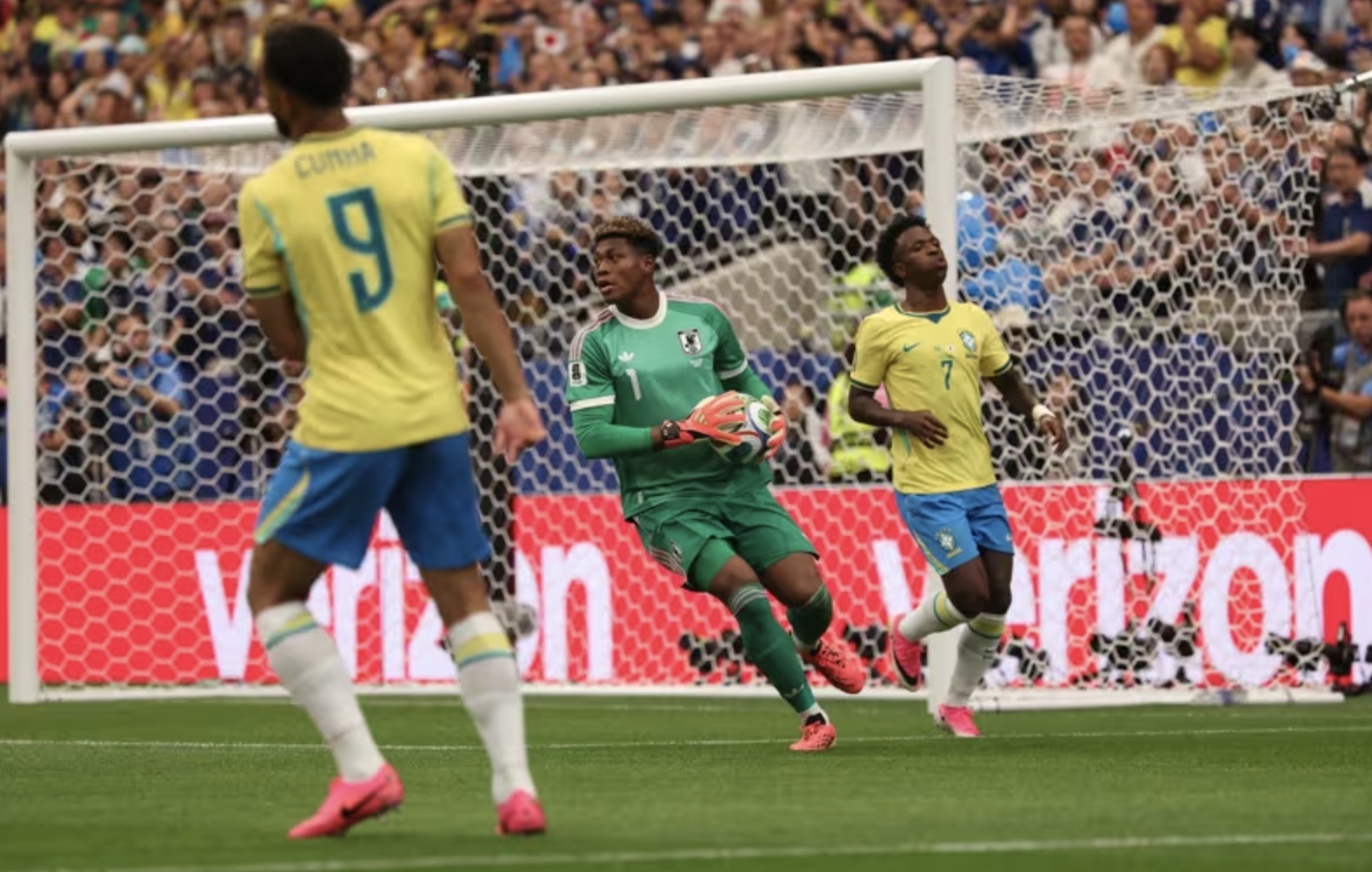 "Người nhện" Zion Suzuki xuất sắc nhưng không thể giúp Nhật Bản thoát thua Brazil - Ảnh 4.