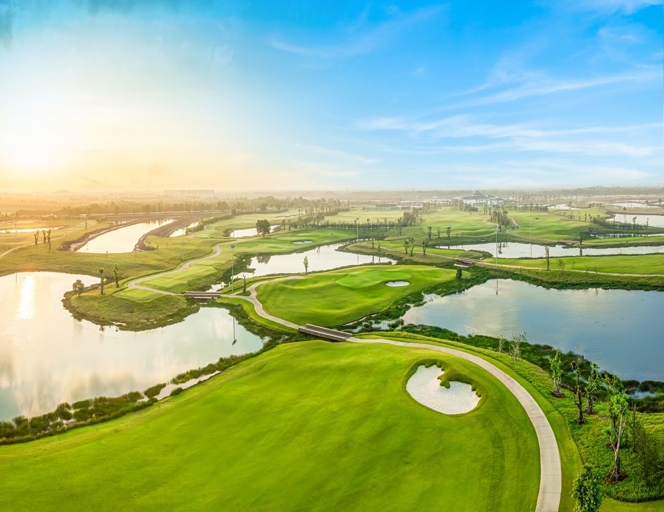 Đặc quyền &ldquo;bước sang đường l&agrave; tới s&acirc;n golf&rdquo; gi&uacute;p Vinhomes S&agrave;i G&ograve;n Park chinh phục giới th&agrave;nh đạt - Ảnh 1.