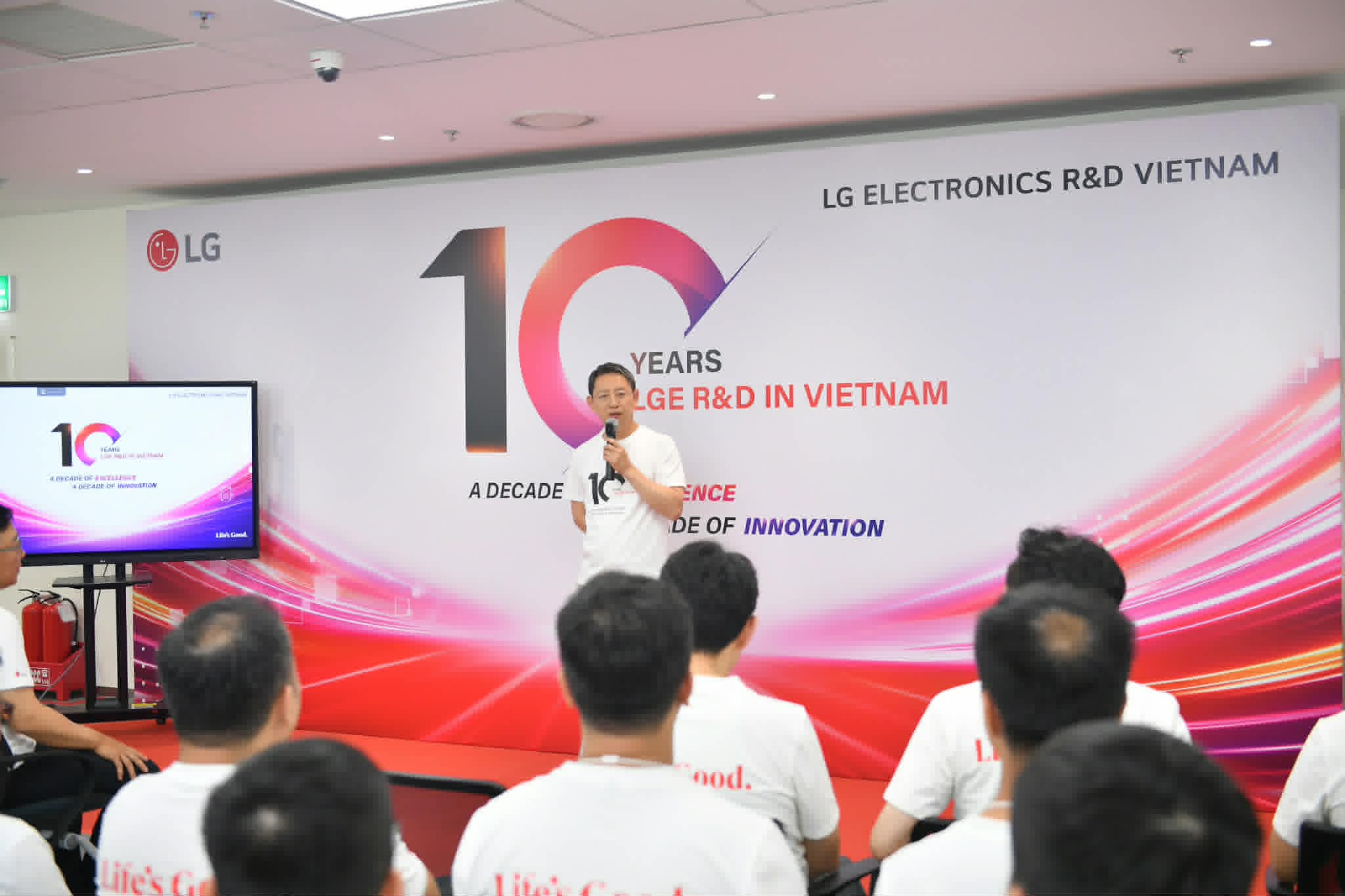 LG kỷ niệm 10 năm th&agrave;nh lập đơn vị nghi&ecirc;n cứu v&agrave; ph&aacute;t triển (R&D) tại Việt Nam - Ảnh 2.
