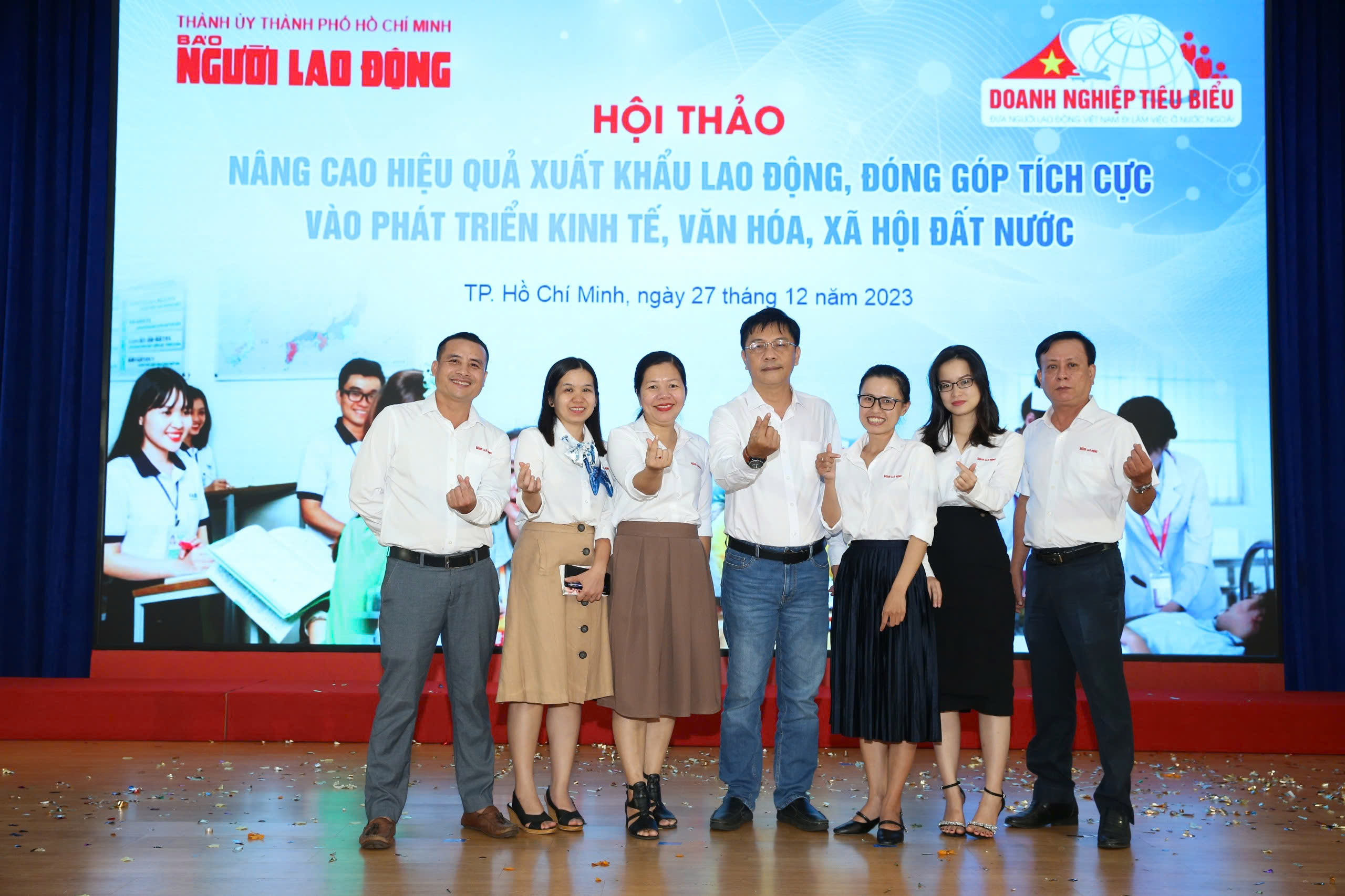 Những năm th&aacute;ng đi c&ugrave;ng người lao động - Ảnh 1.