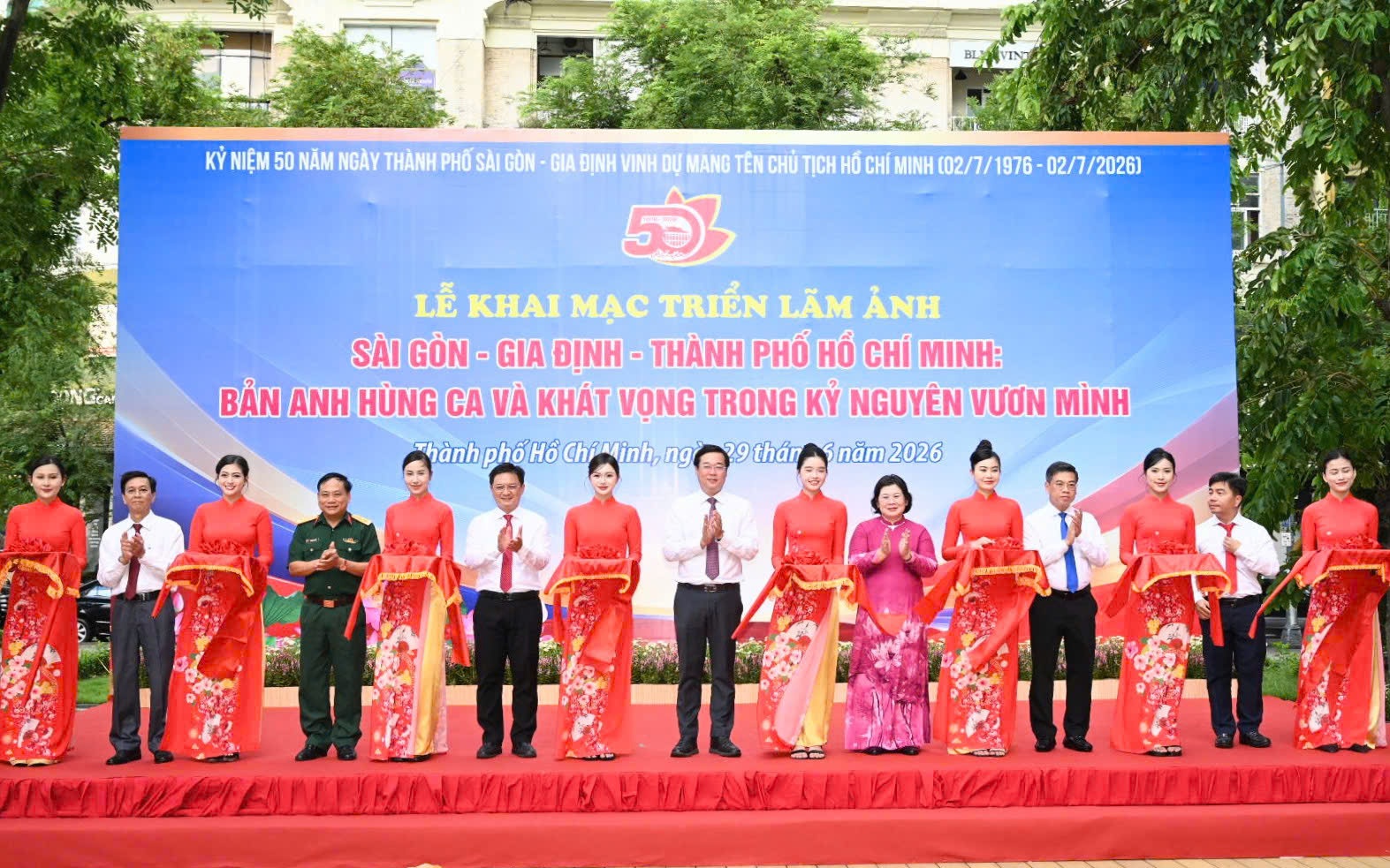 Giới thiệu gần 200 ảnh, tư liệu về 50 năm TPHCM mang tên Bác