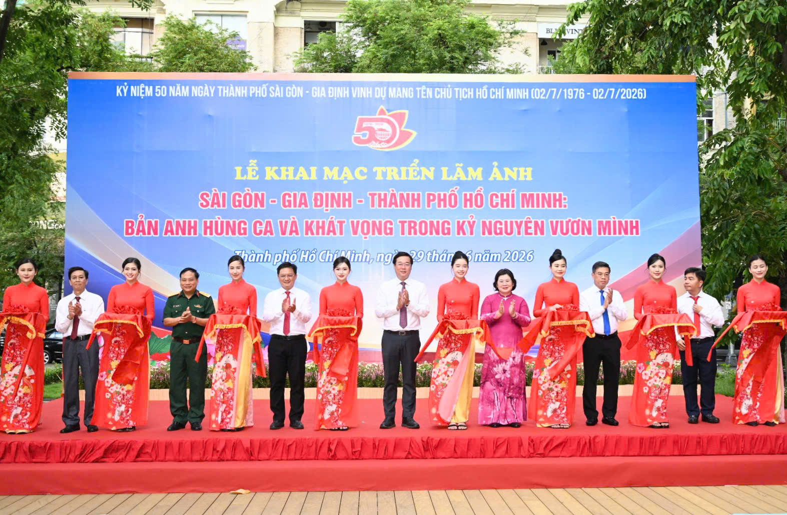 Giới thiệu gần 200 ảnh, tư liệu về 50 năm TPHCM mang t&ecirc;n B&aacute;c - Ảnh 1.