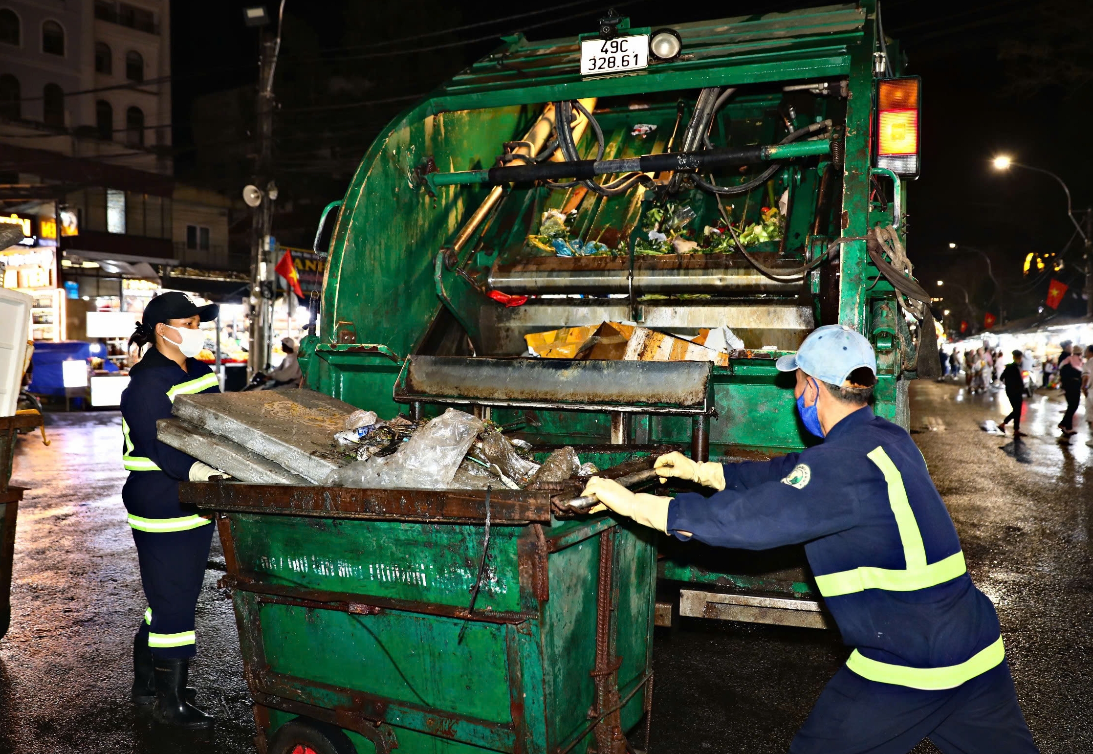 Căng thẳng b&agrave;i to&aacute;n xử l&yacute; r&aacute;c - Ảnh 1.