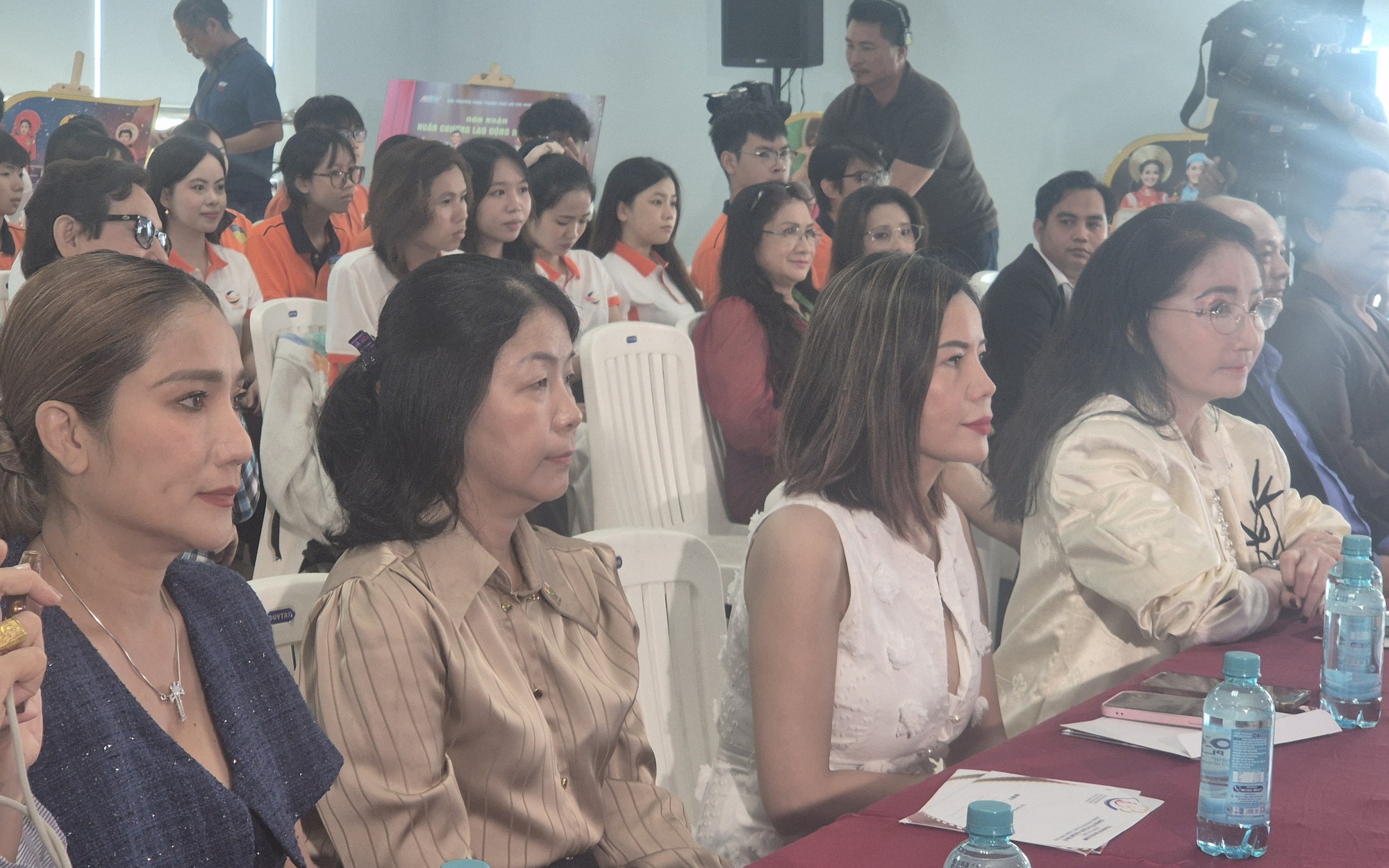 NSƯT Cát Tường, Công Hậu… nghe chuyện "ống kính sáng tạo"