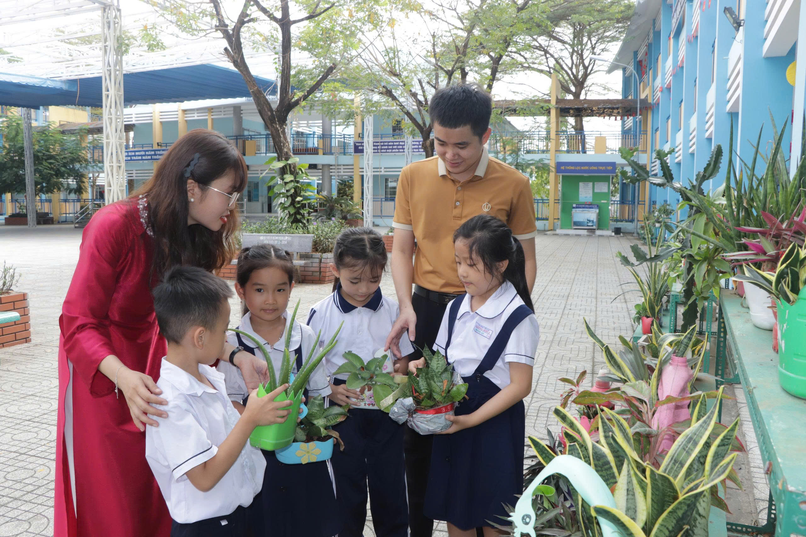 Chung tay phân loại rác, vun đắp tương lai xanh - Ảnh 3.