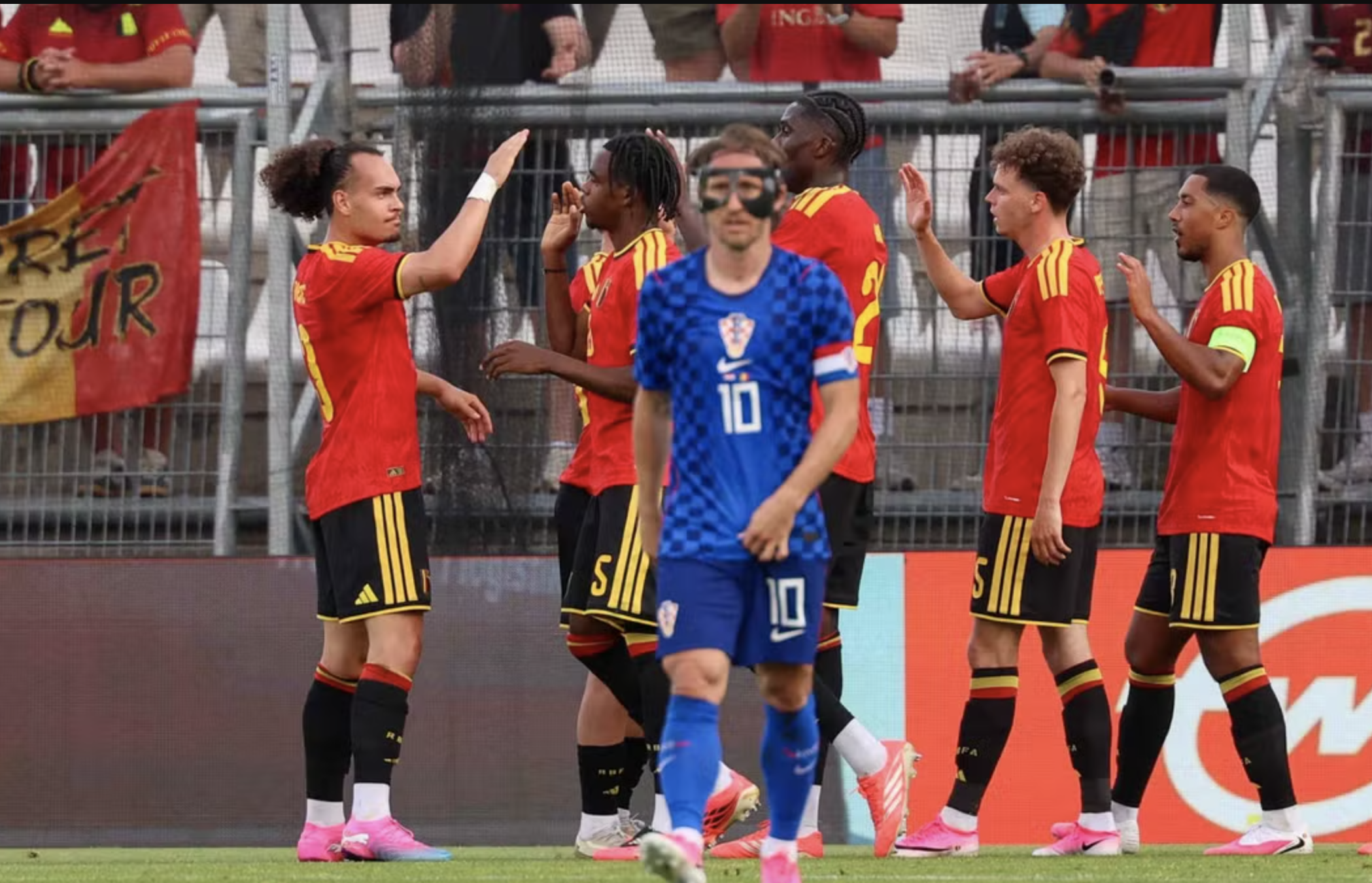Lukaku ghi bàn ngày trở lại, Bỉ thắng Croatia trước thềm World Cup - Ảnh 1.