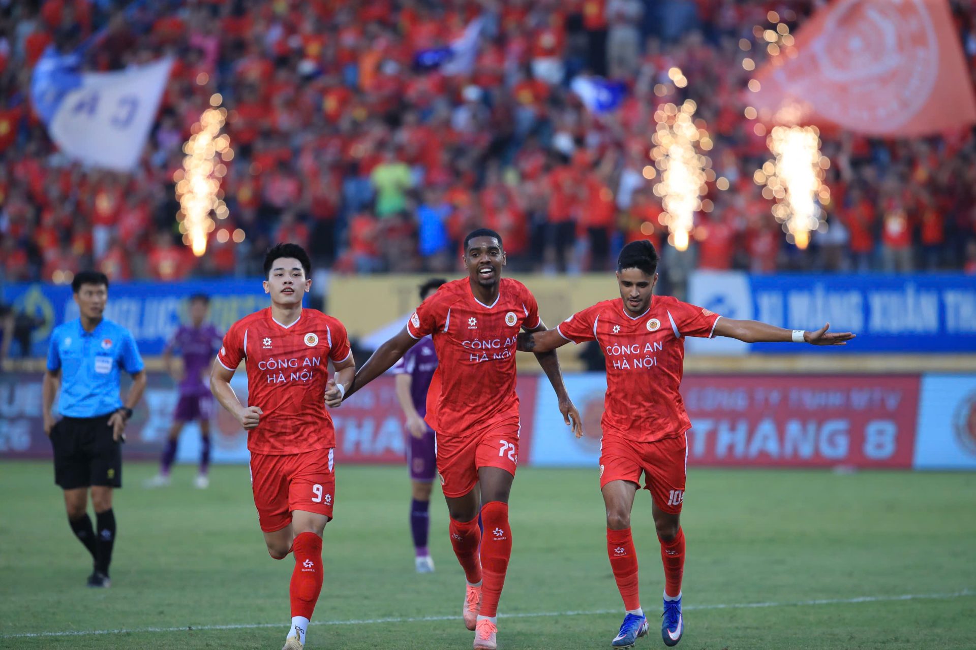Alan Grafite: "Sát thủ" của Công an Hà Nội tiến gần cú đúp danh hiệu Vua phá lưới V-League - Ảnh 2.