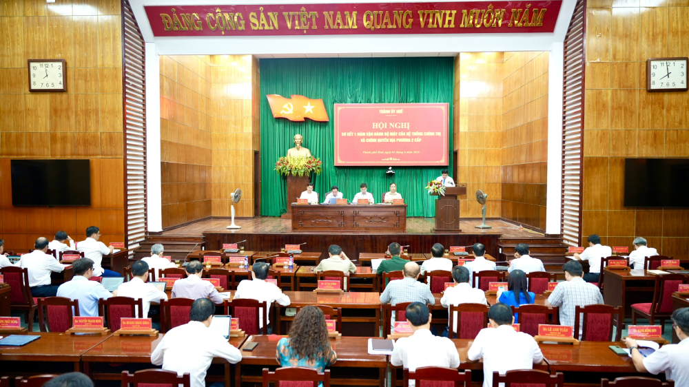 Huế rút ngắn thời gian giải quyết hồ sơ nhờ chính quyền 2 cấp và công nghệ số - Ảnh 1.
