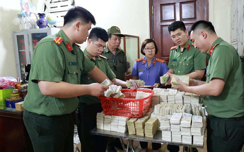 Hàng tỉ tiền công đức tại đền Kỳ Cùng đã bị “ăn chặn” như thế nào ?