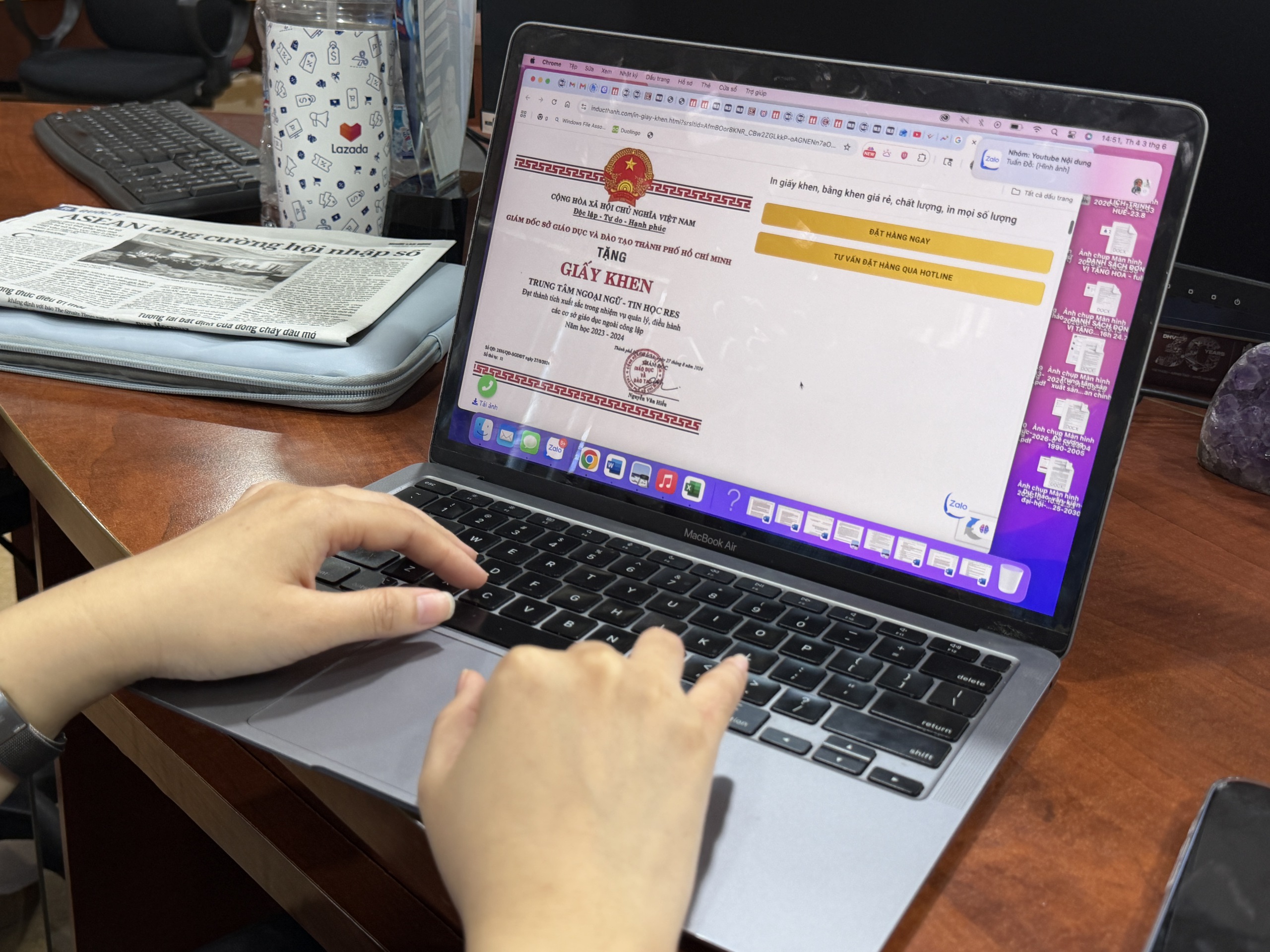 C&ocirc;ng an TPHCM cảnh b&aacute;o phụ huynh th&iacute;ch khoe giấy khen l&ecirc;n mạng - Ảnh 1.