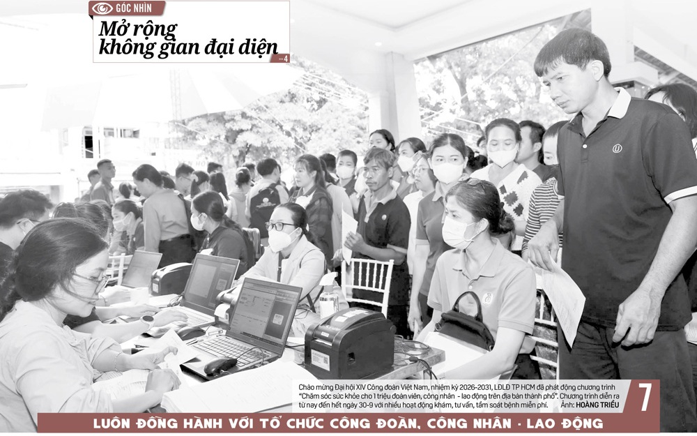 Báo in ngày 4-6: Bữa cơm công nhân sau giờ tăng ca