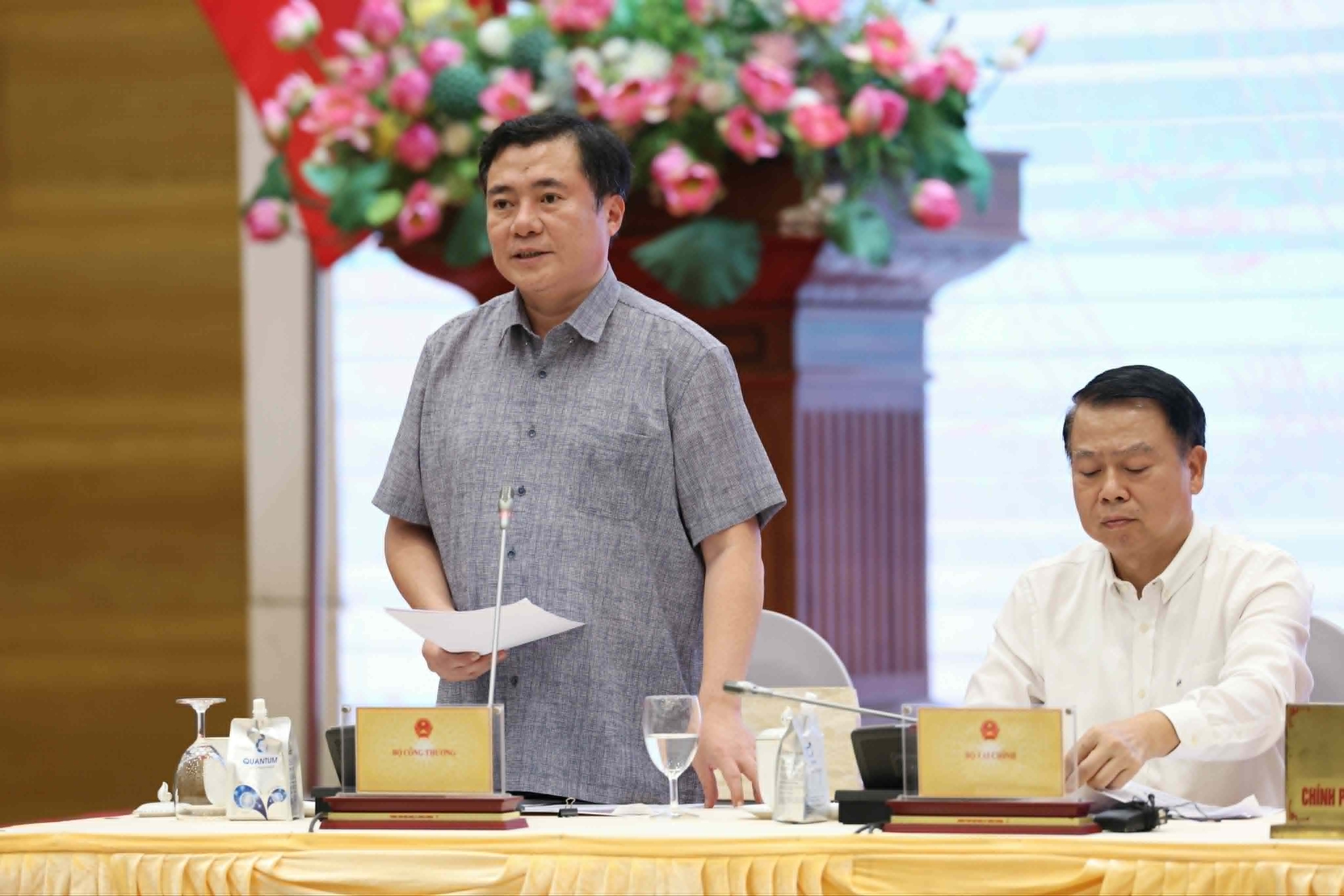 Thứ trưởng Bộ C&ocirc;ng Thương n&oacute;i về gi&aacute;m s&aacute;t chất lượng xăng E10 tại việt nam - Ảnh 1.