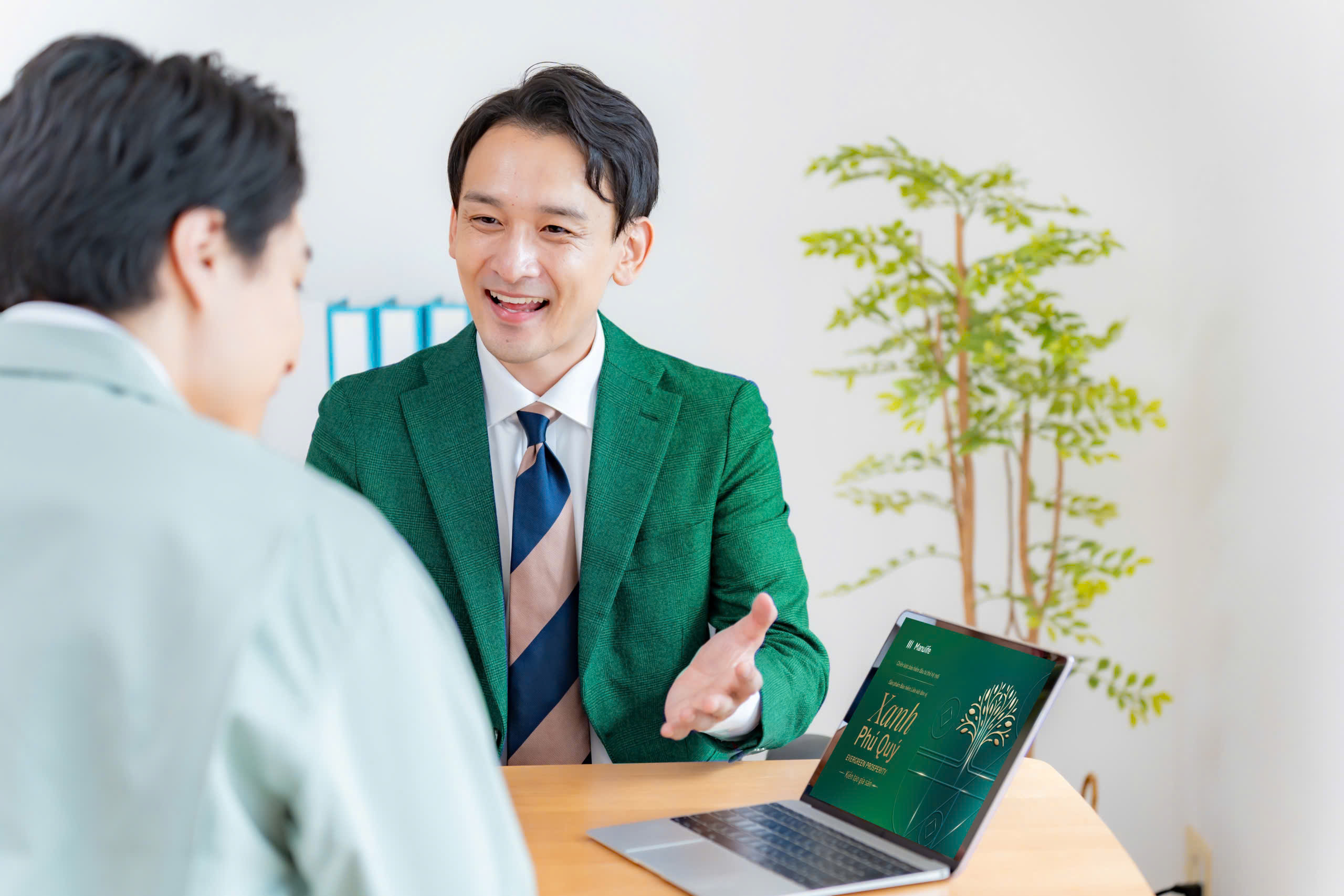 V&igrave; sao nhiều nh&acirc;n sự bất động sản, ng&acirc;n h&agrave;ng l&acirc;u năm&hellip; chuyển sang tư vấn bảo hiểm? - Ảnh 1.