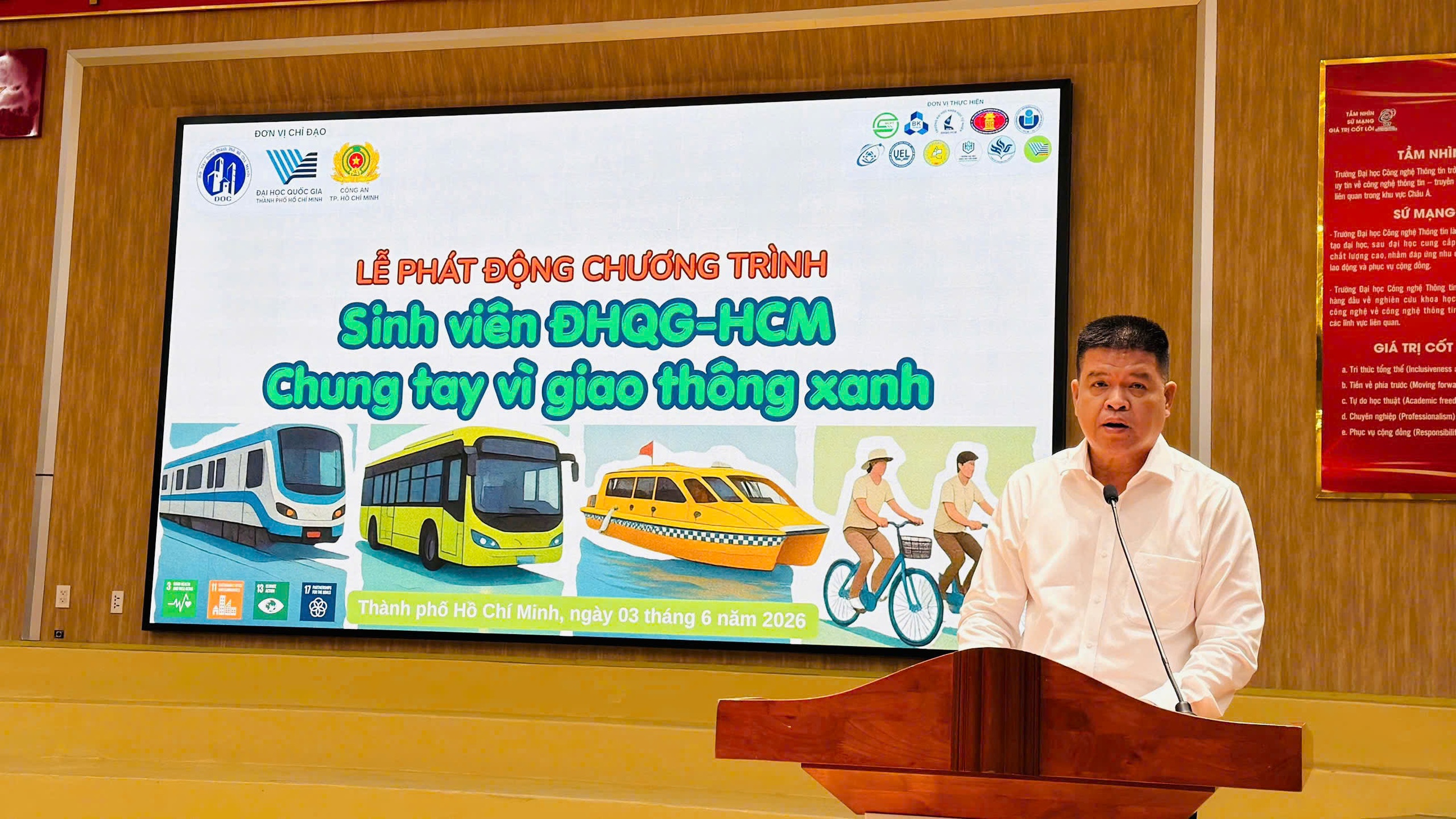 ĐHQG TPHCM khuyến kh&iacute;ch sinh vi&ecirc;n đi bu&yacute;t, metro, giảm xe c&aacute; nh&acirc;n - Ảnh 2.