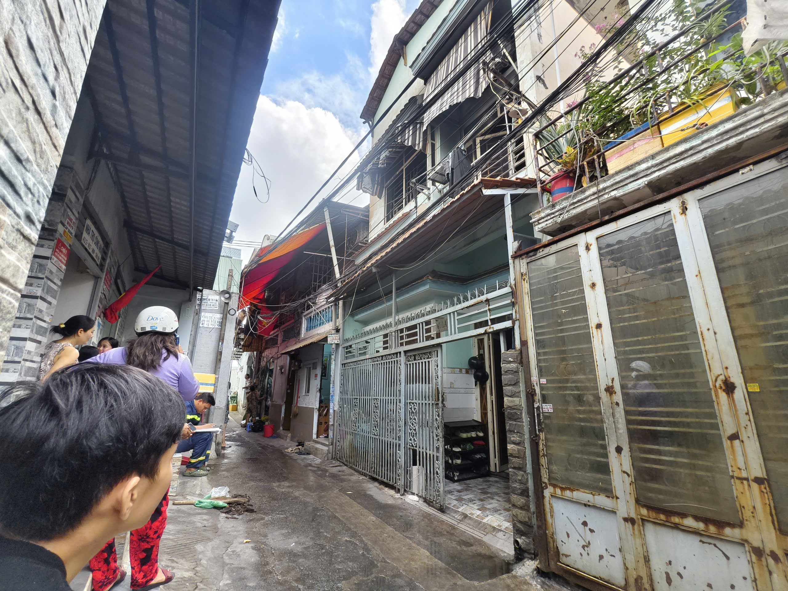 Cháy nhà ở TPHCM sáng nay: Cảnh sát nhanh chóng dập lửa , không thiệt hại về người - Ảnh 1.