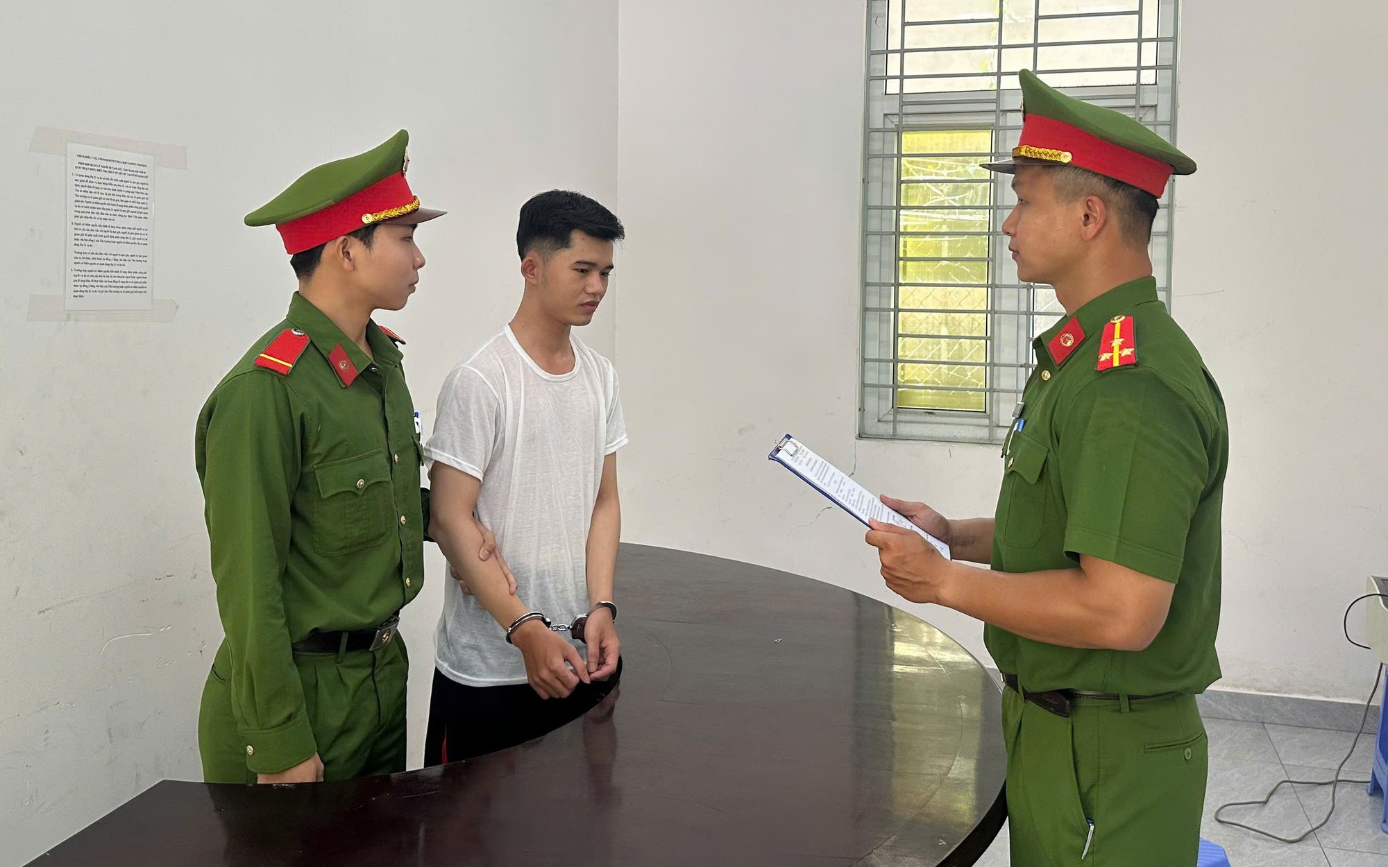 Qua mặt chủ, quản lý quán nhậu chiếm đoạt hơn 881 triệu đồng