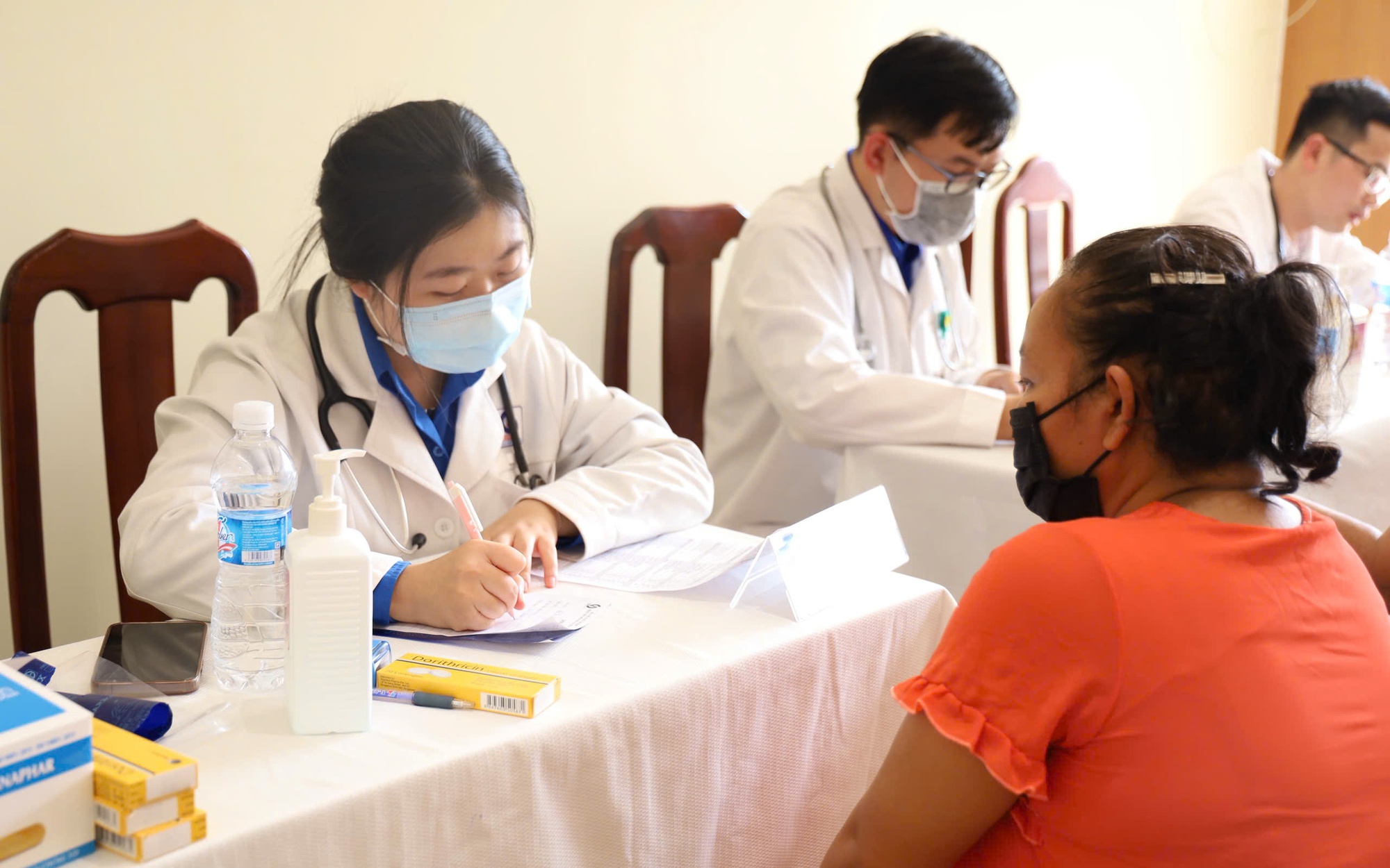 Người dân tại xã, phường an toàn khu cần làm gì để nhận được thẻ BHYT miễn phí?