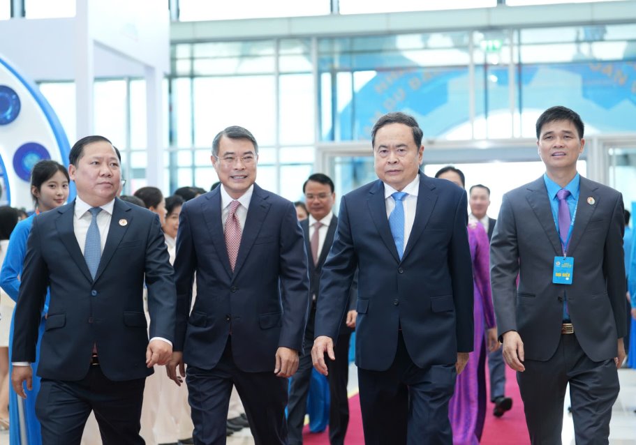 Tổng Bí thư, Chủ tịch nước và nhiều lãnh đạo Đảng, Nhà nước dự Đại hội XIV Công đoàn Việt Nam - Ảnh 3.