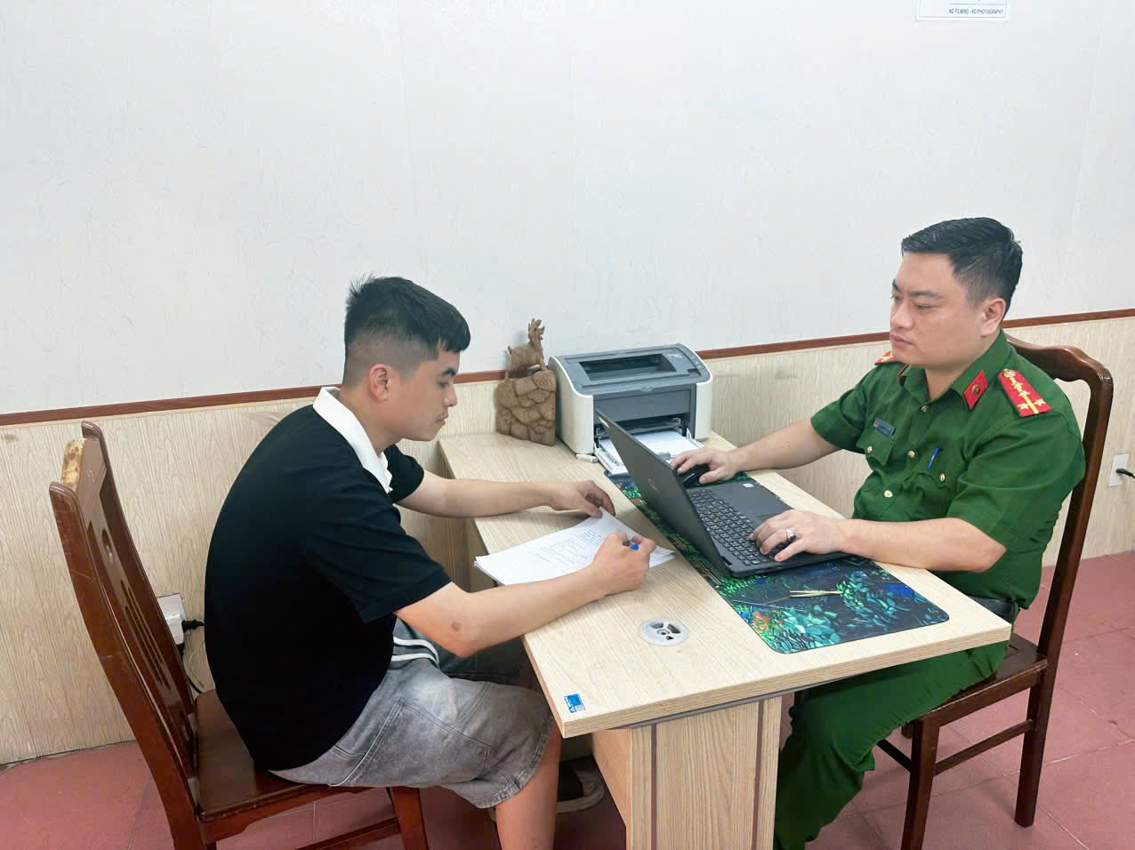 Khởi tố đối tượng "Lừa đảo chiếm đoạt t&agrave;i sản" bằng thủ đoạn chạy &aacute;n - Ảnh 1.