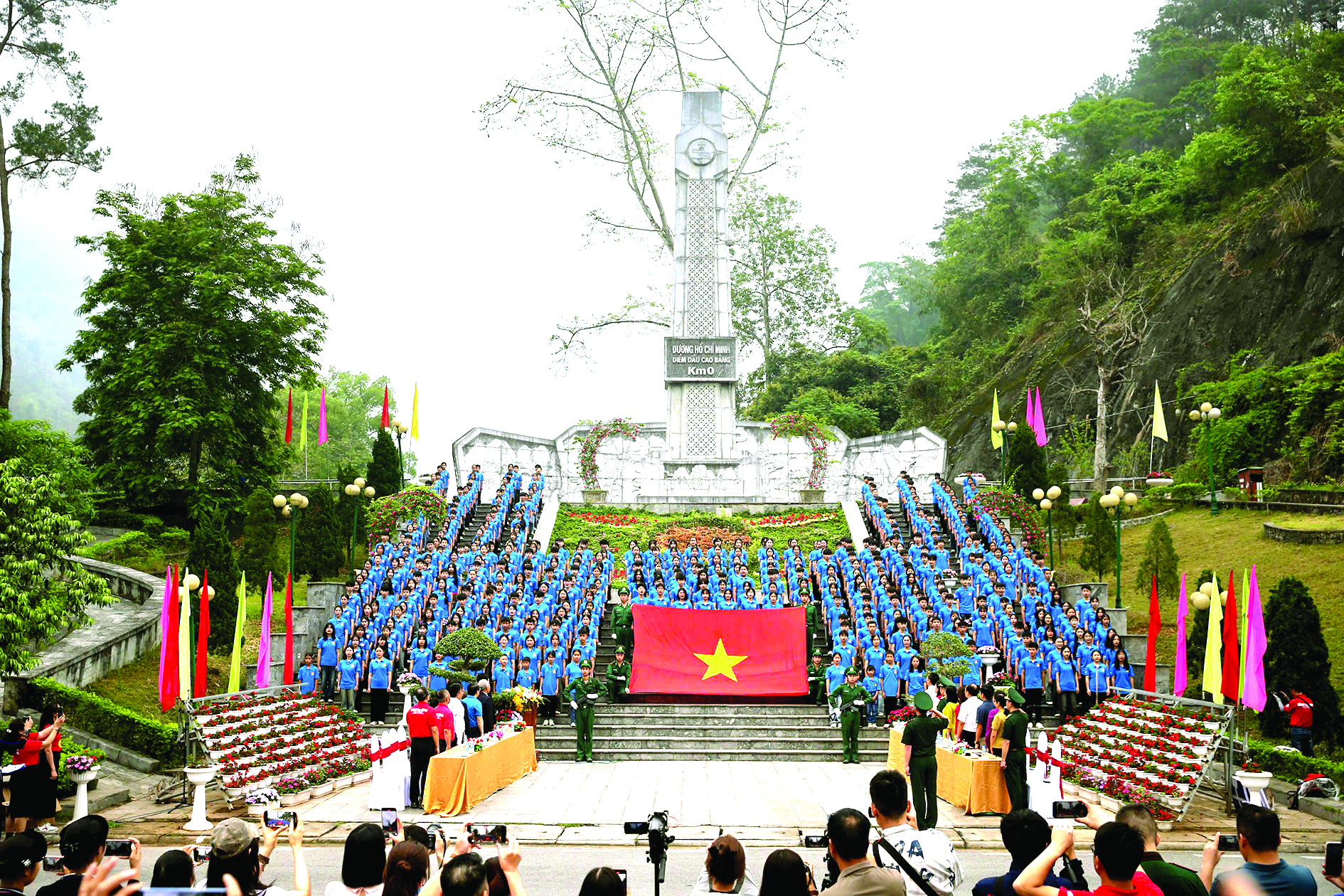 Tự hào cờ Tổ quốc: Lễ chào cờ ý nghĩa tại các điểm cực của Tổ quốc 2026 - Ảnh 13.