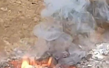 VIDEO: Đám cháy liên tục xuất hiện trên nền bê-tông vào thời điểm nắng nóng