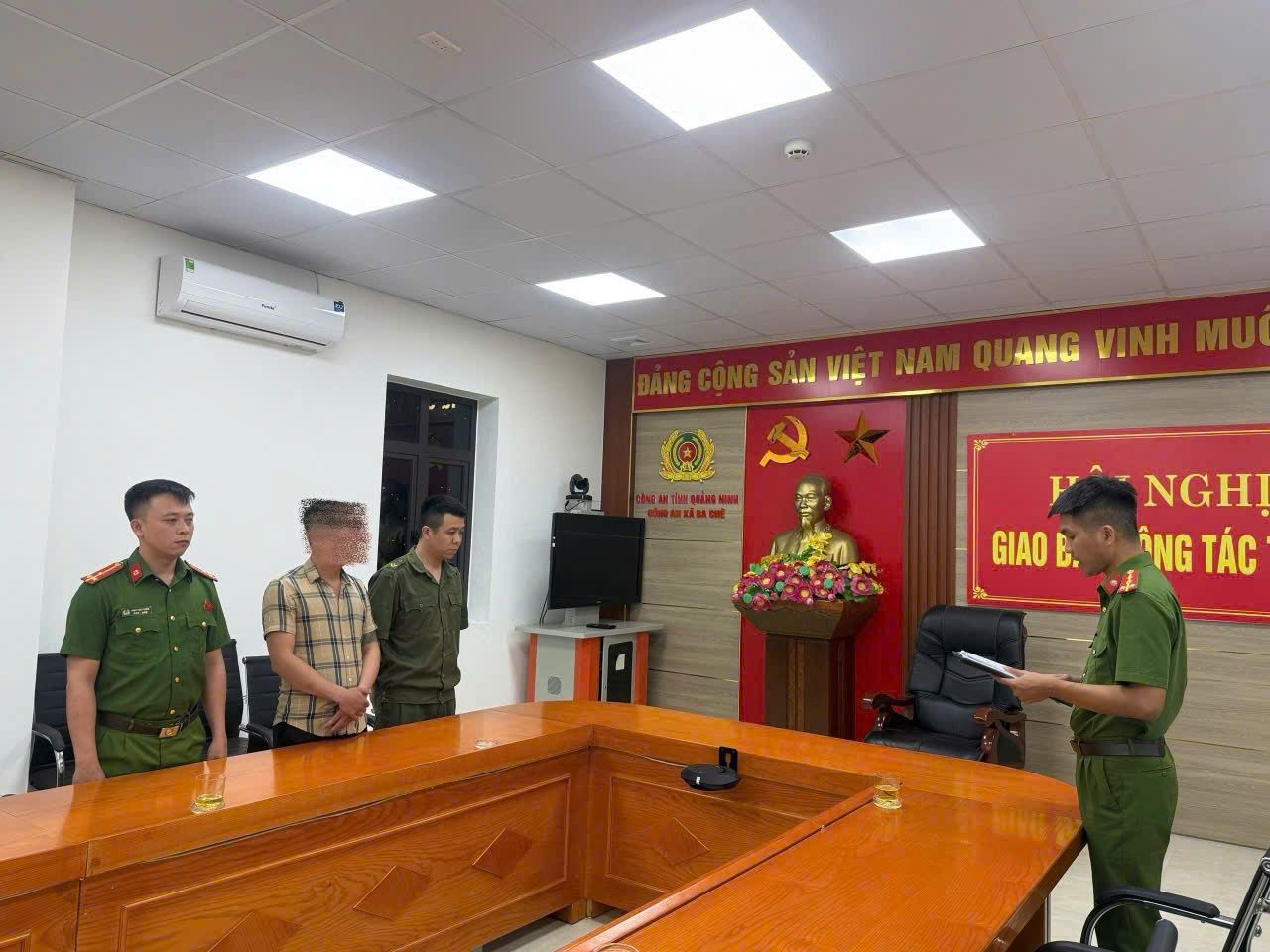 Khởi tố người đàn ông sử dụng chứng chỉ lái máy xúc giả tại Quảng Ninh - Ảnh 1.