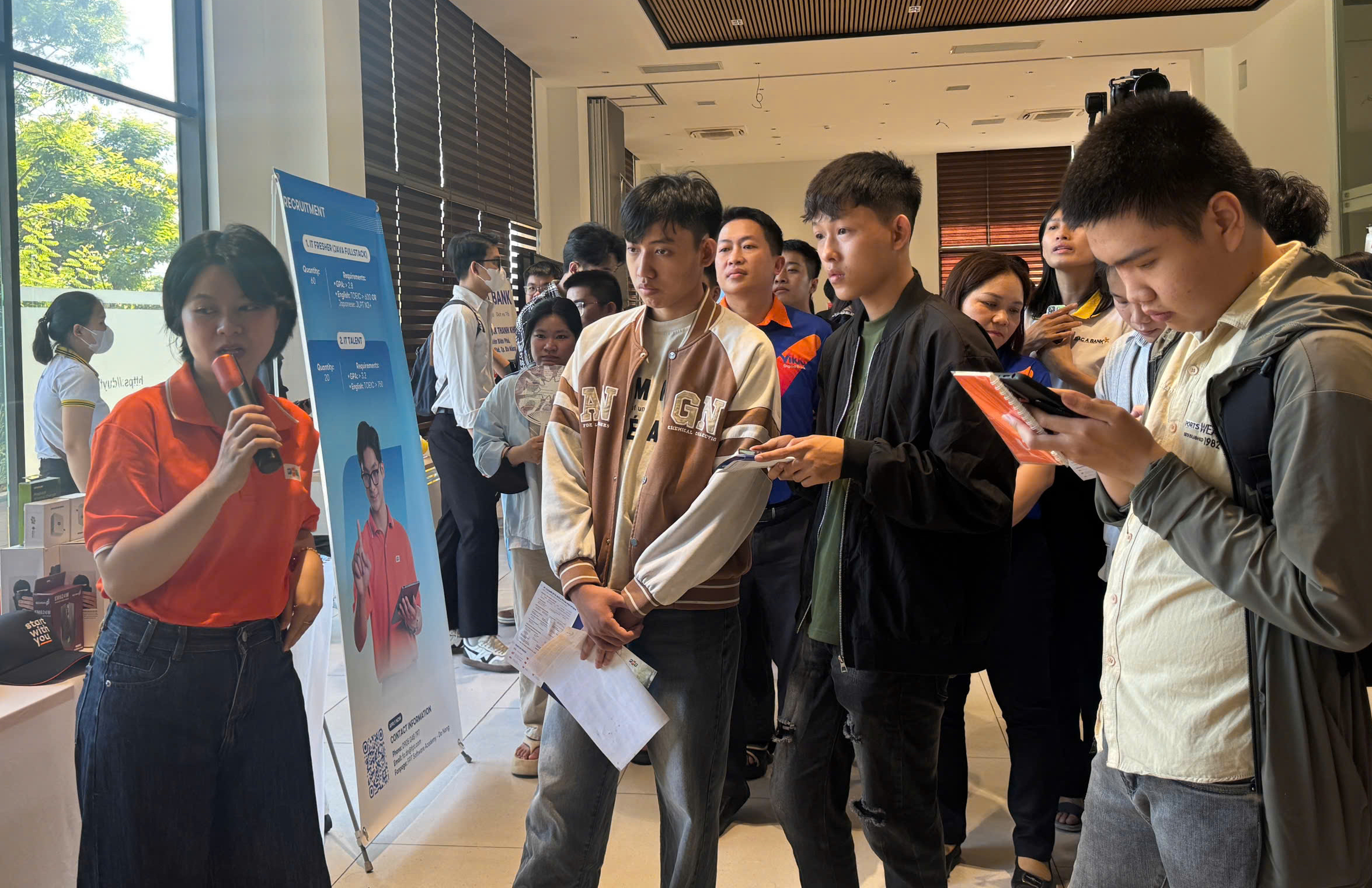 Ng&agrave;y hội việc l&agrave;m Đại học Duy T&acirc;n 2026: Cơ hội việc l&agrave;m cho sinh vi&ecirc;n - Ảnh 1.