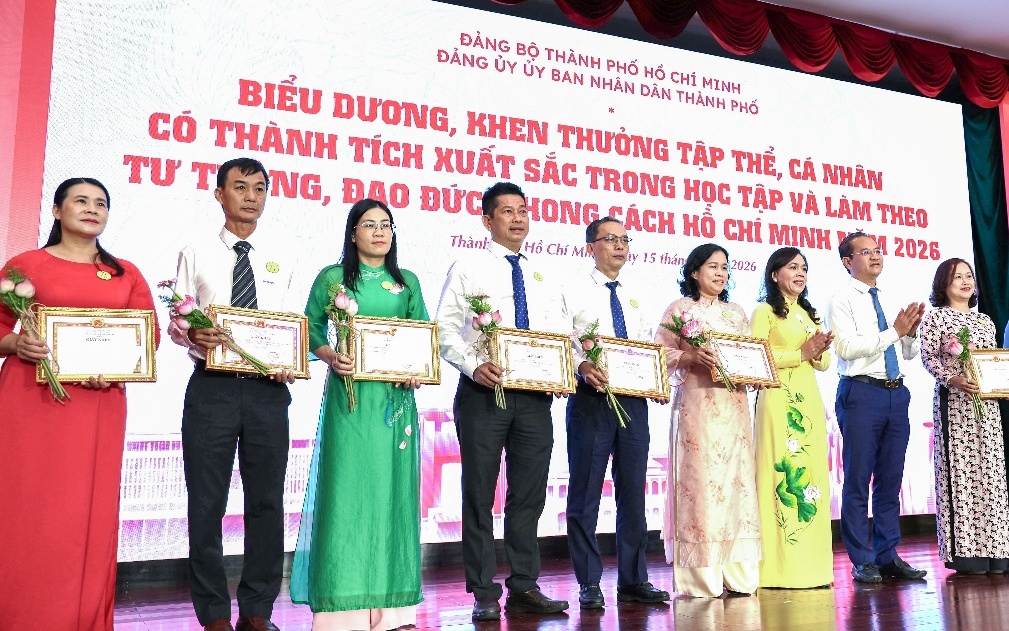 Lan tỏa tinh thần phục vụ từ ngành nước thành phố