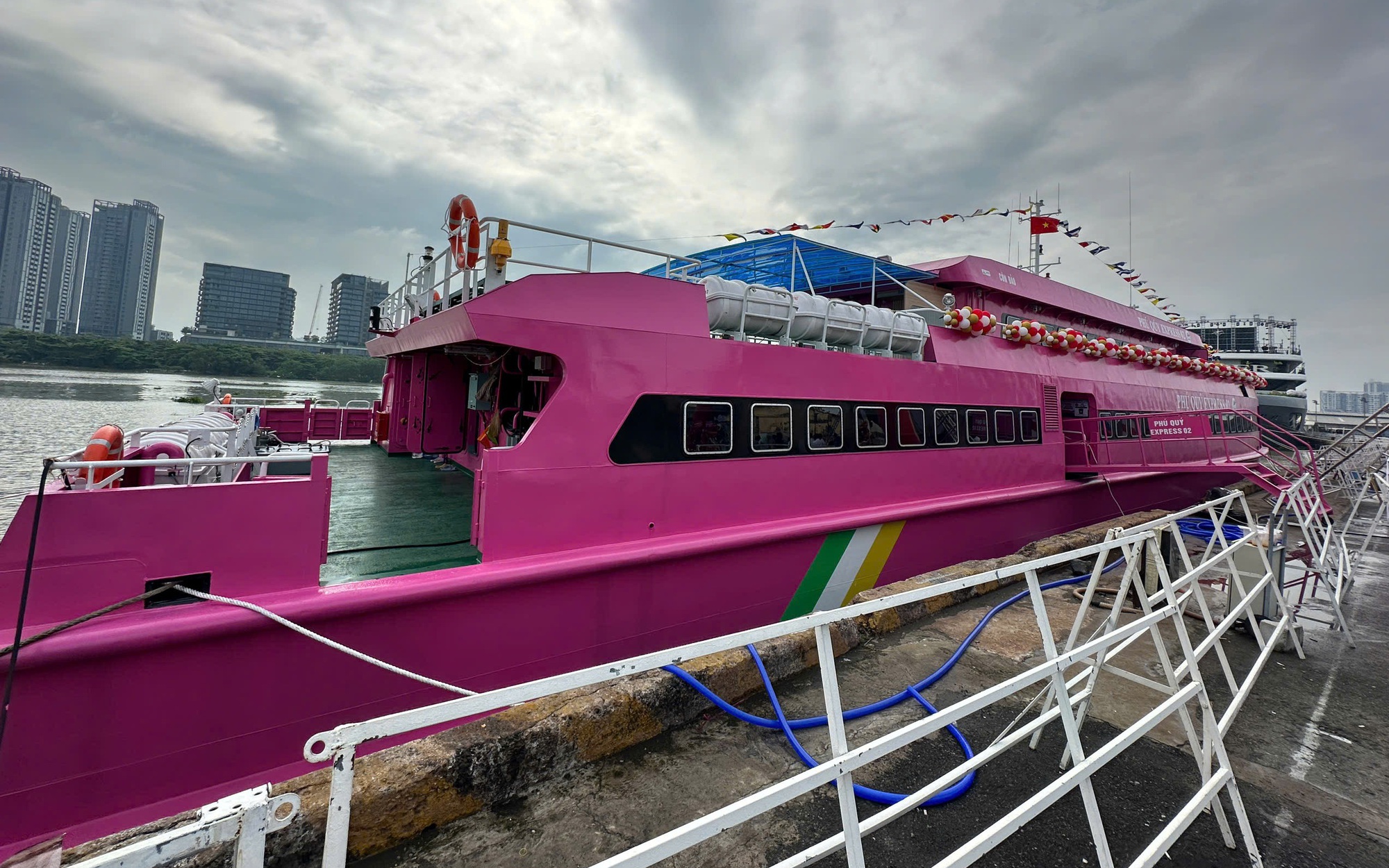 HCM City - Con Dao high-speed passenger boat service resumes after 9 months