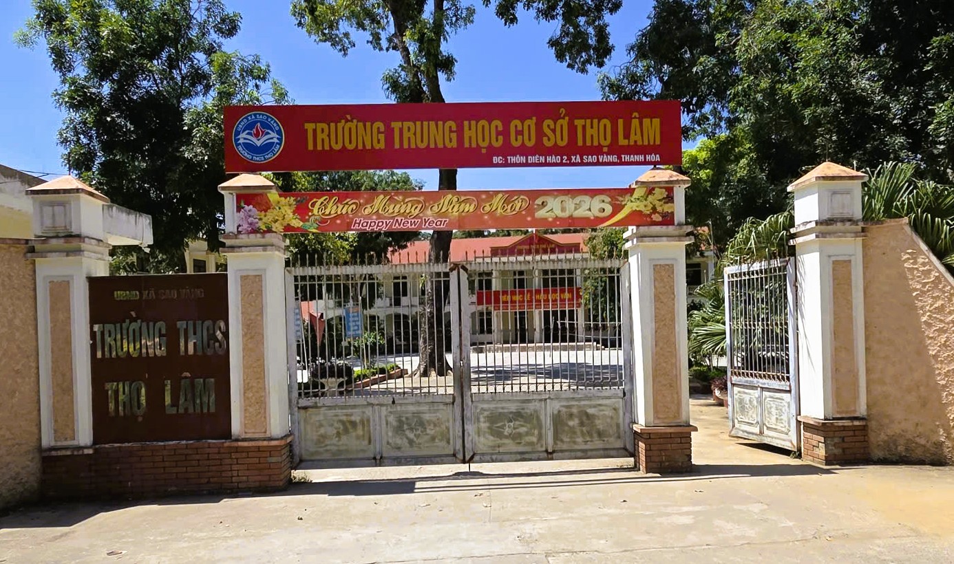 Chấm dứt hợp đồng thầy gi&aacute;o để lộ đề thi Tiếng Anh - Ảnh 1.
