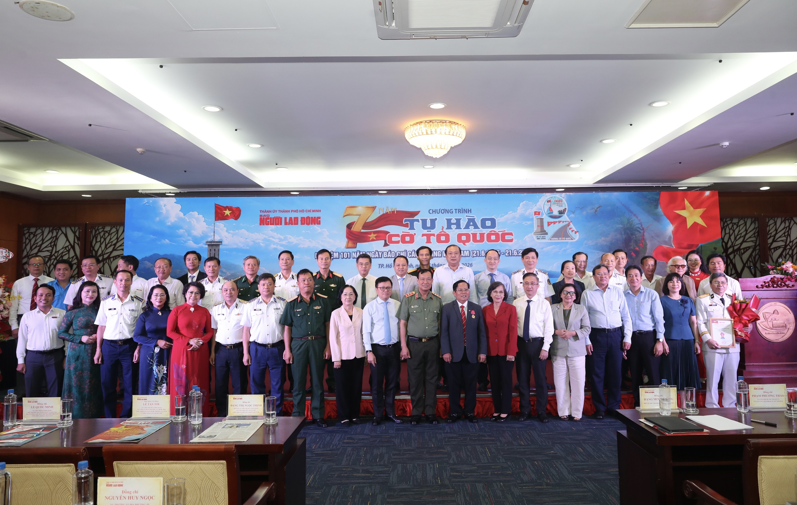 Hành trình phụng sự Tổ quốc - Ảnh 1.