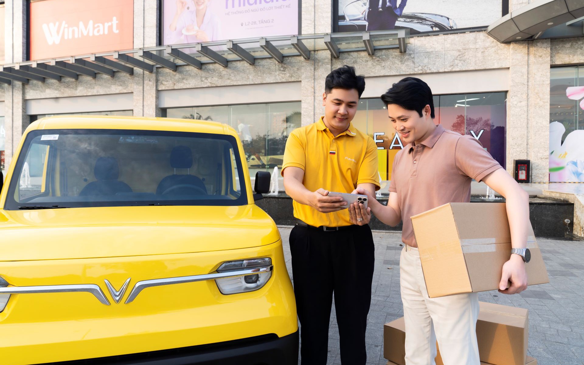 Chủ kinh doanh mê VinFast EC Van: Gọn như xe phố, chở hàng như “lực sĩ”